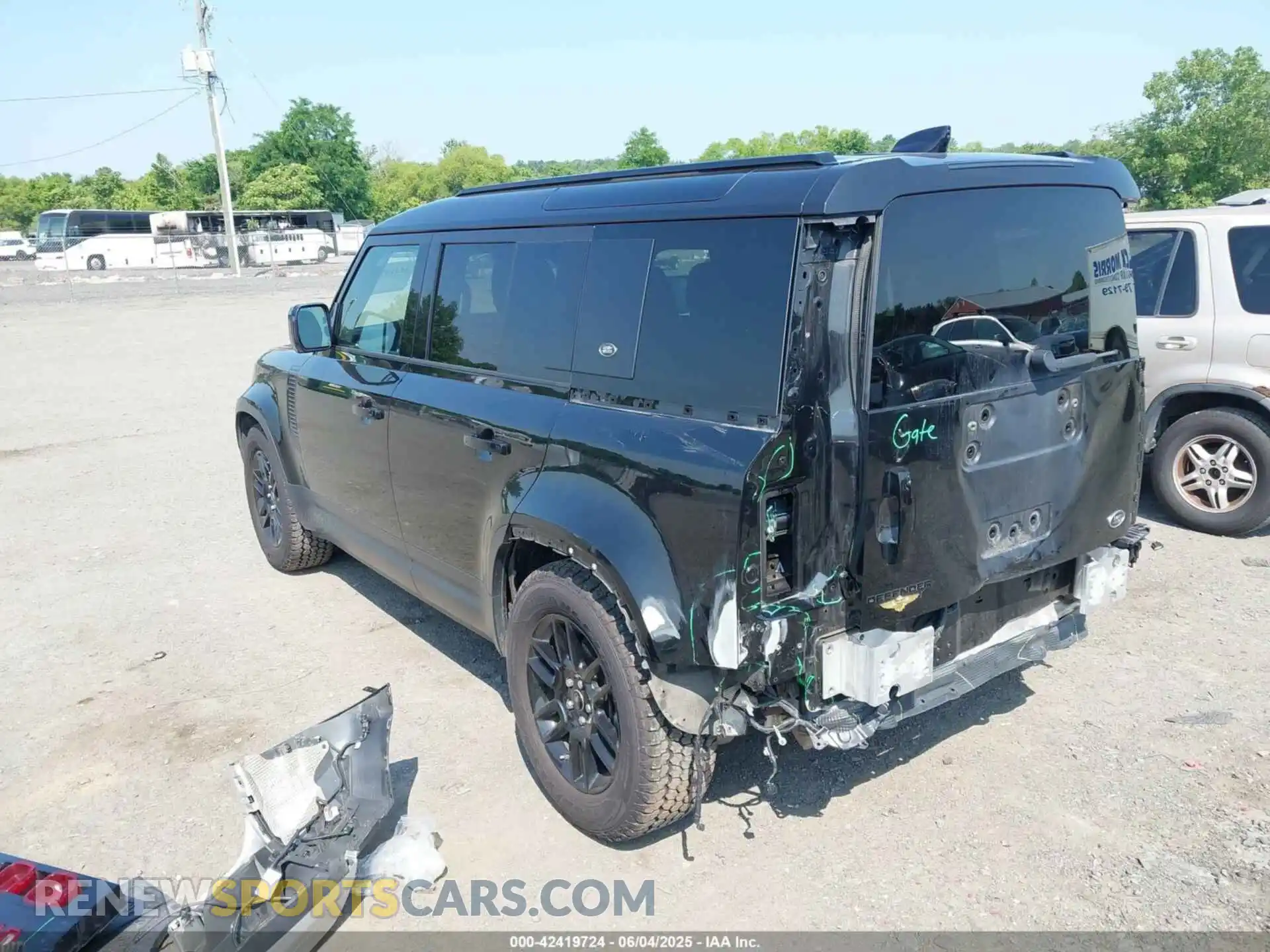 3 Photograph of a damaged car SALEJEEX0L2015668 LAND ROVER DEFENDER 2020