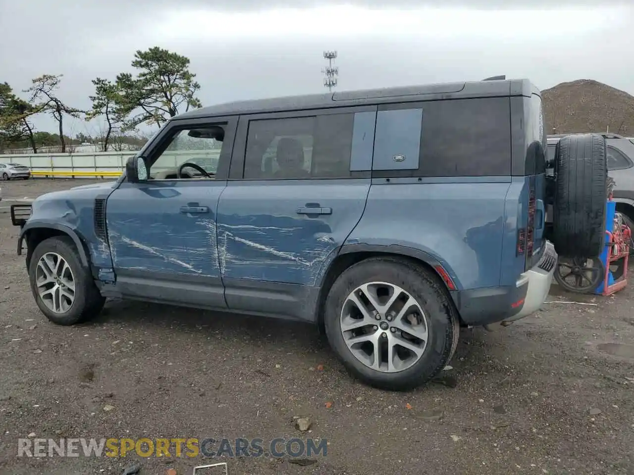 2 Photograph of a damaged car SALEJEEX2L2015140 LAND ROVER DEFENDER 2020