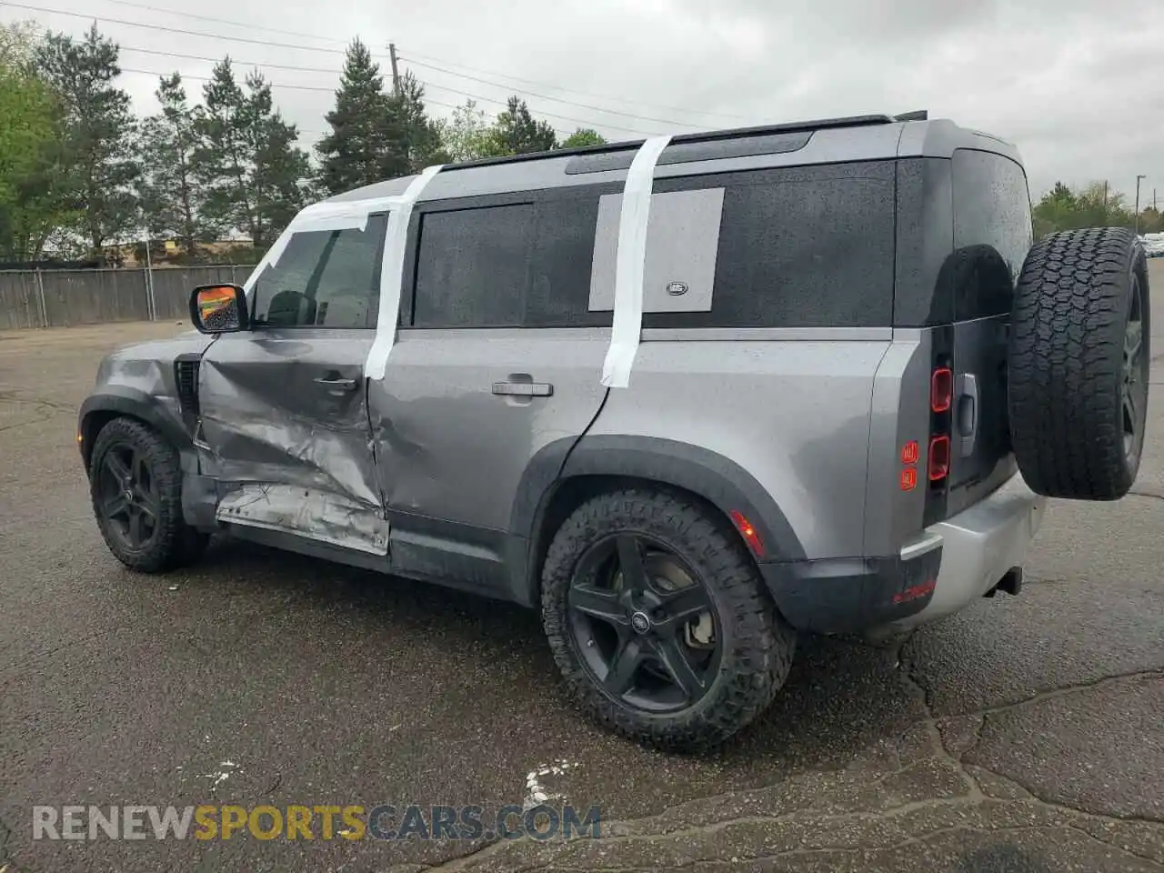 2 Photograph of a damaged car SALEP7EU5L2023135 LAND ROVER DEFENDER 2020
