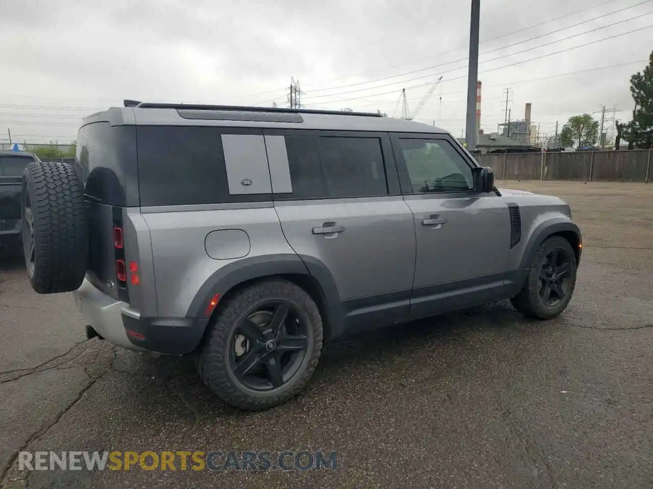 3 Photograph of a damaged car SALEP7EU5L2023135 LAND ROVER DEFENDER 2020