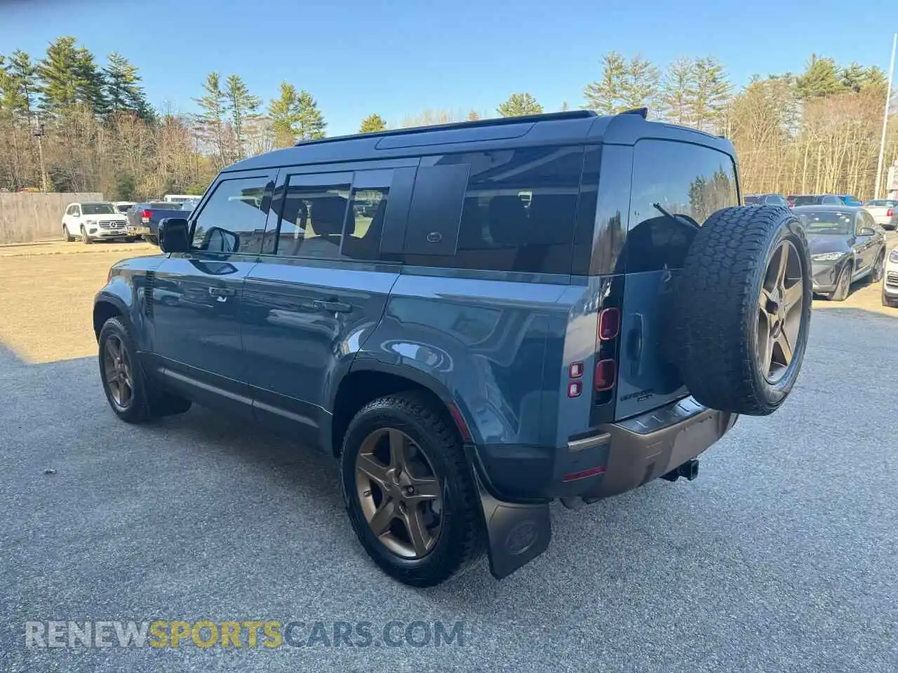 3 Photograph of a damaged car SALEPEEU6L2017266 LAND ROVER DEFENDER 2020