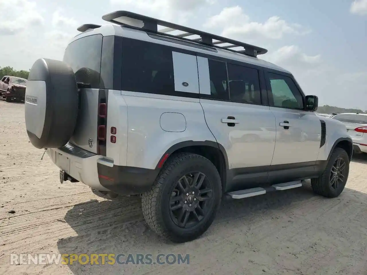 3 Photograph of a damaged car SALEPEEUXL2010241 LAND ROVER DEFENDER 2020