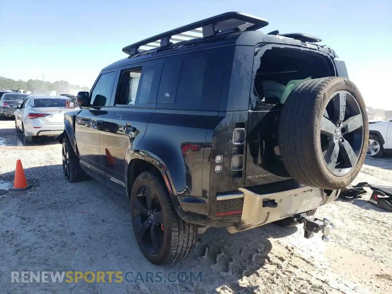 3 Photograph of a damaged car SALEXEEU4L2032123 LAND ROVER DEFENDER 2020