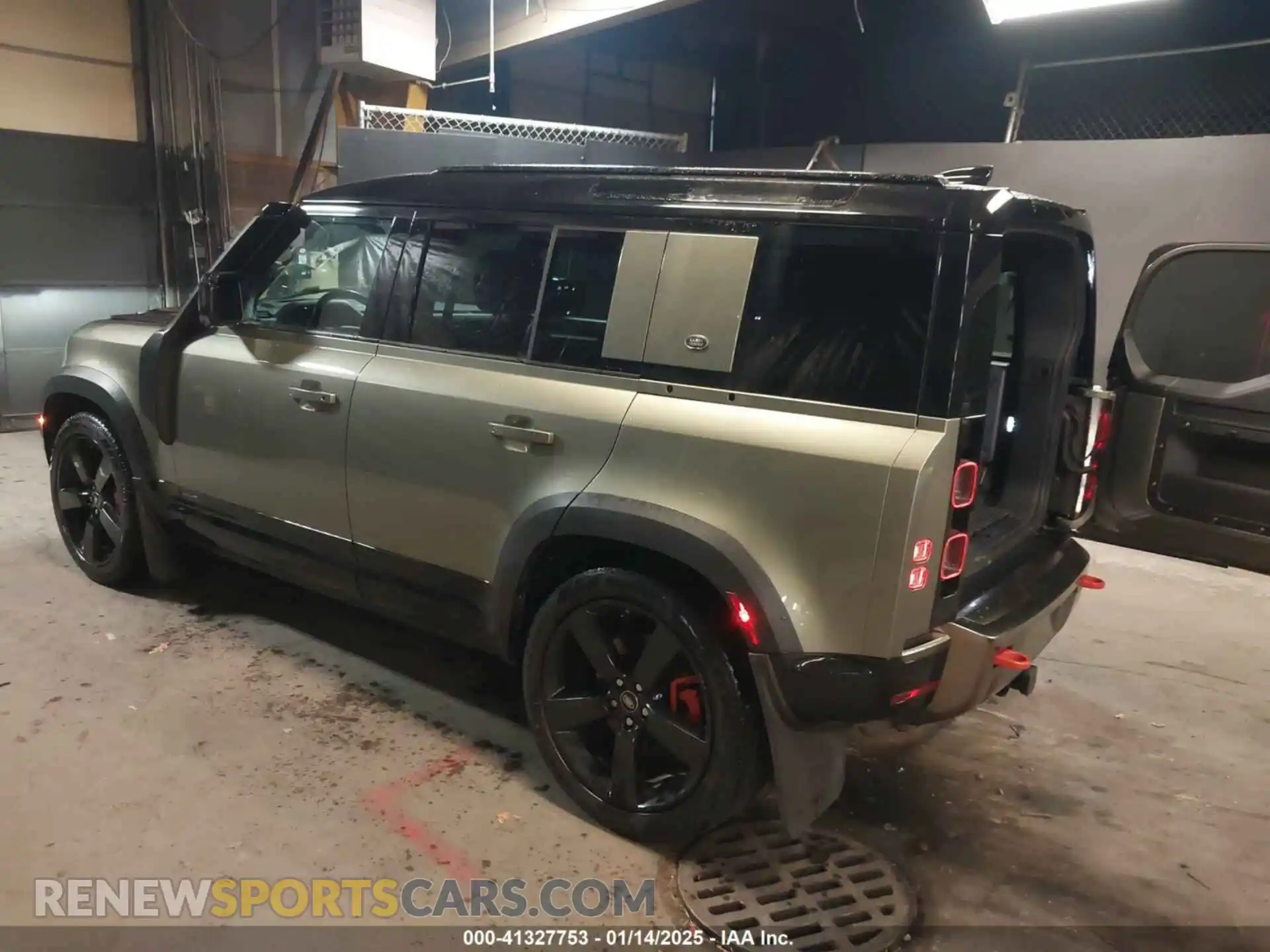 3 Photograph of a damaged car SALEXEEU6L2022242 LAND ROVER DEFENDER 2020