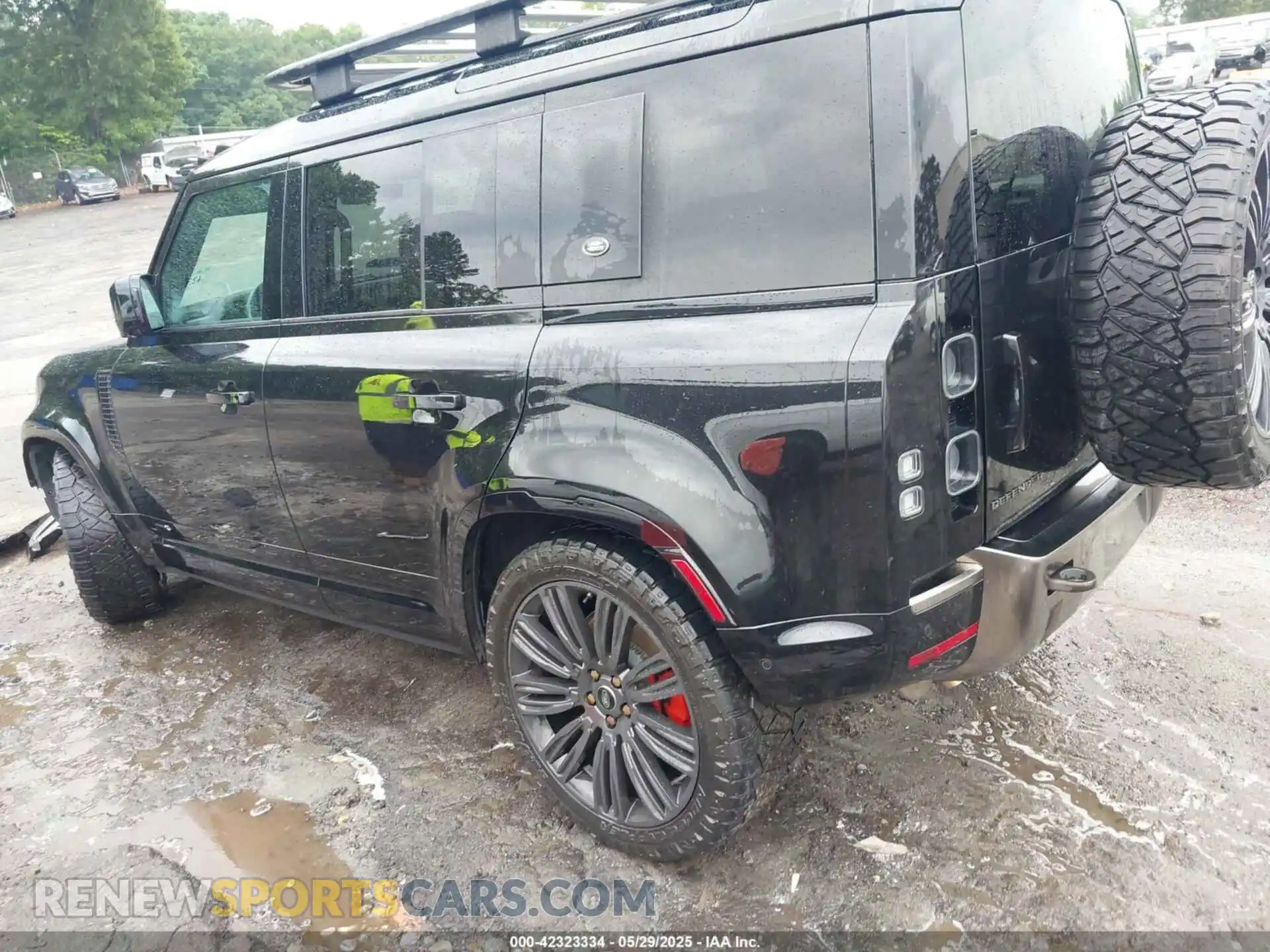 3 Photograph of a damaged car SALEXEEU9L2030559 LAND ROVER DEFENDER 2020