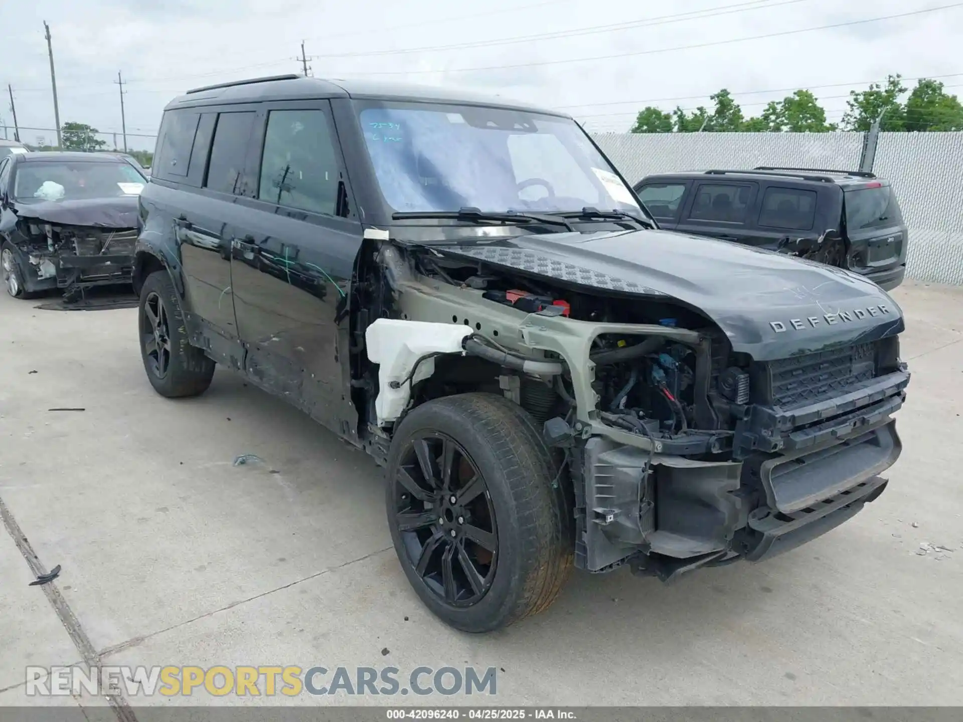 1 Photograph of a damaged car SALE27RUXM2036859 LAND ROVER DEFENDER 2021