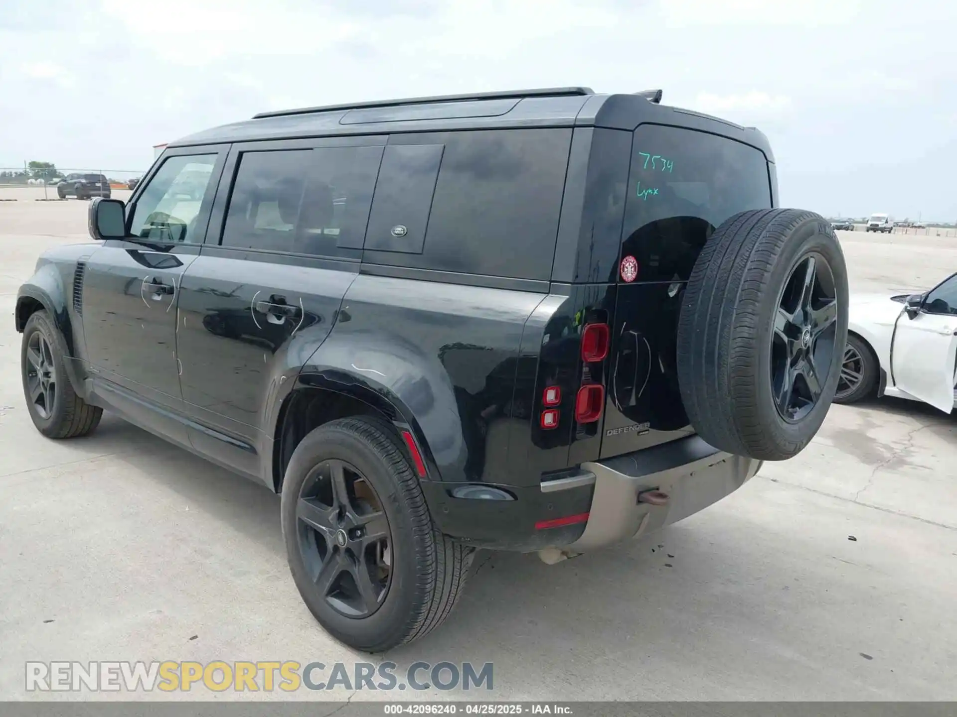 3 Photograph of a damaged car SALE27RUXM2036859 LAND ROVER DEFENDER 2021