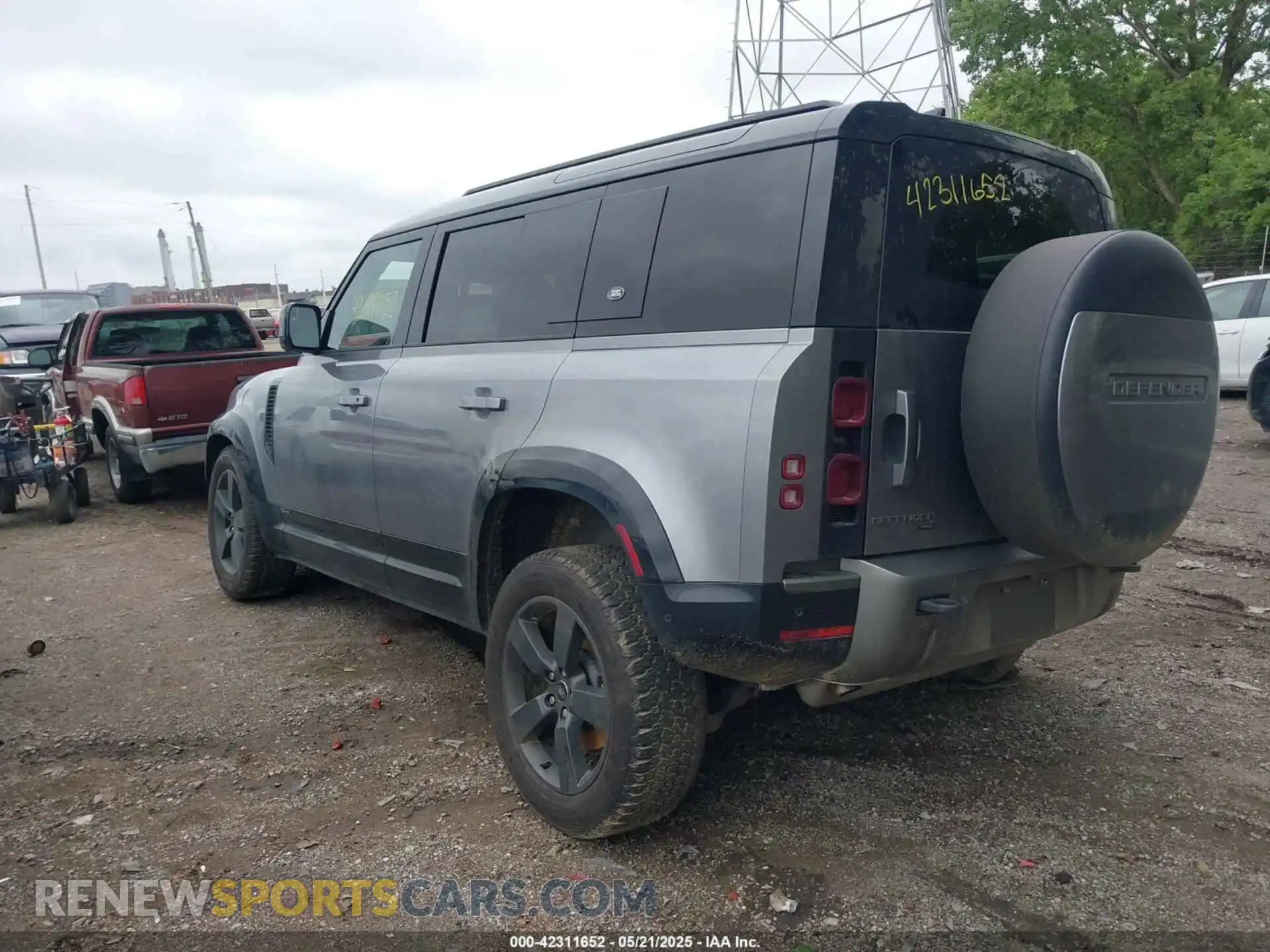 3 Photograph of a damaged car SALE2ERU6M2062251 LAND ROVER DEFENDER 2021