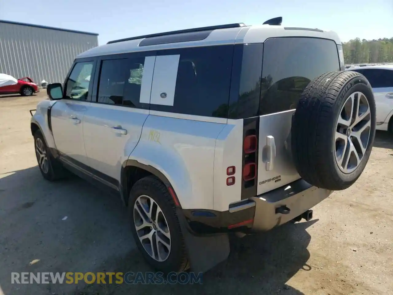 3 Photograph of a damaged car SALE37RU0M2038004 LAND ROVER DEFENDER 2021
