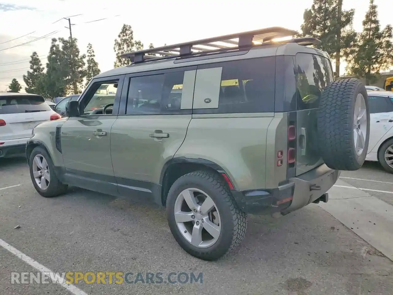 2 Фотография поврежденного автомобиля SALE37RU6M2037603 LAND ROVER DEFENDER 2021