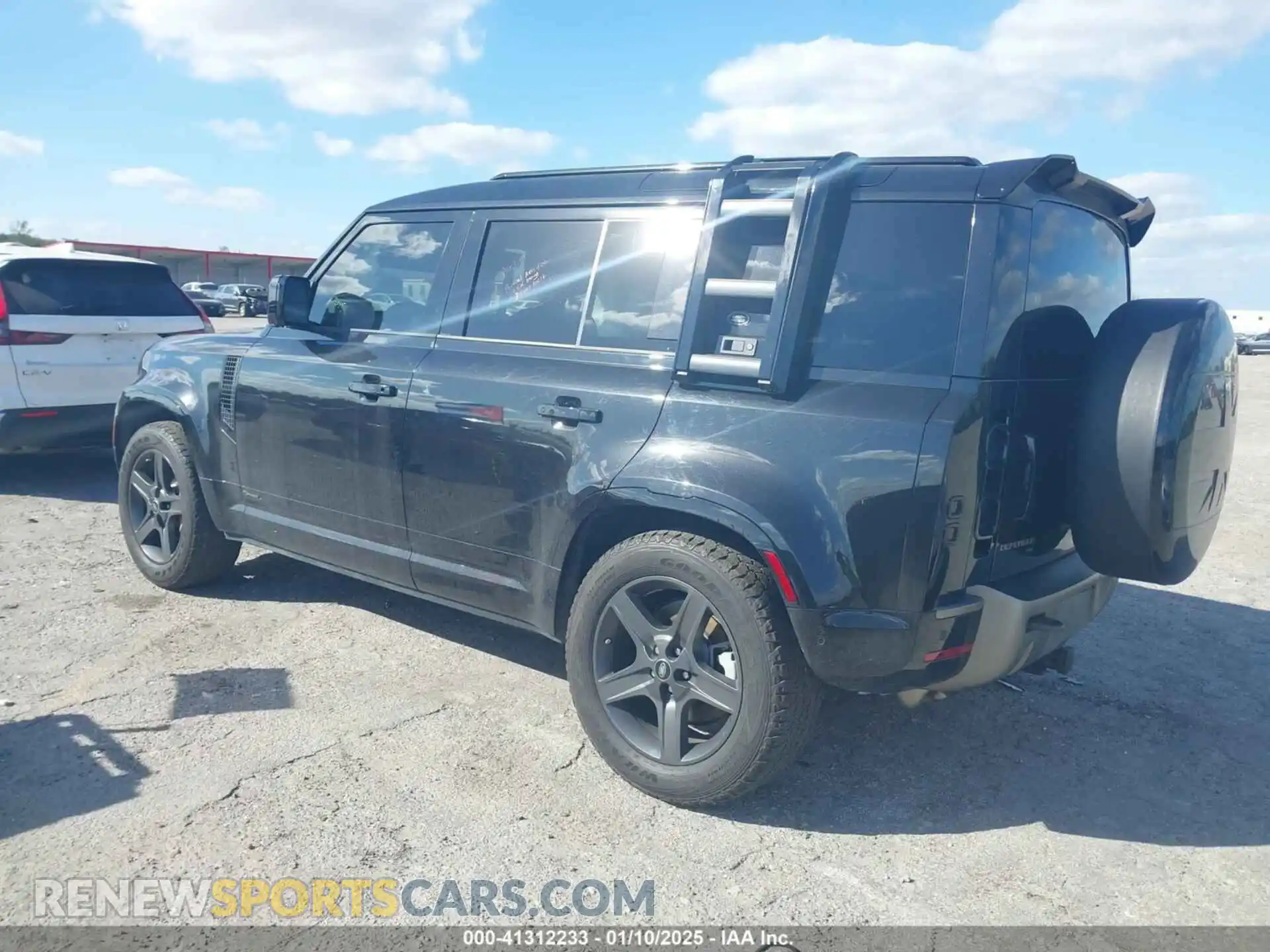 3 fotografías del automóvil dañado SALE3ERUXM2035857 LAND ROVER DEFENDER 2021