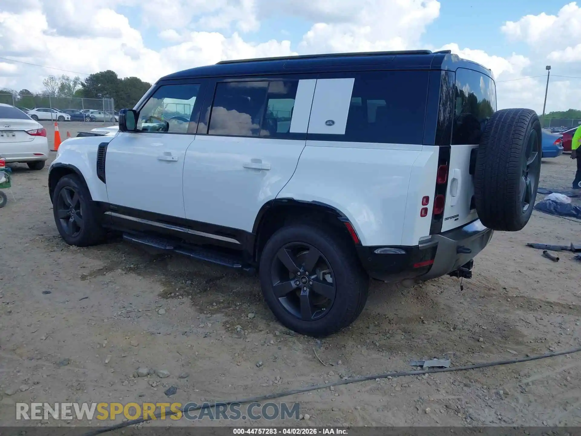 3 Photograph of a damaged car SALE3ERUXM2037981 LAND ROVER DEFENDER 2021