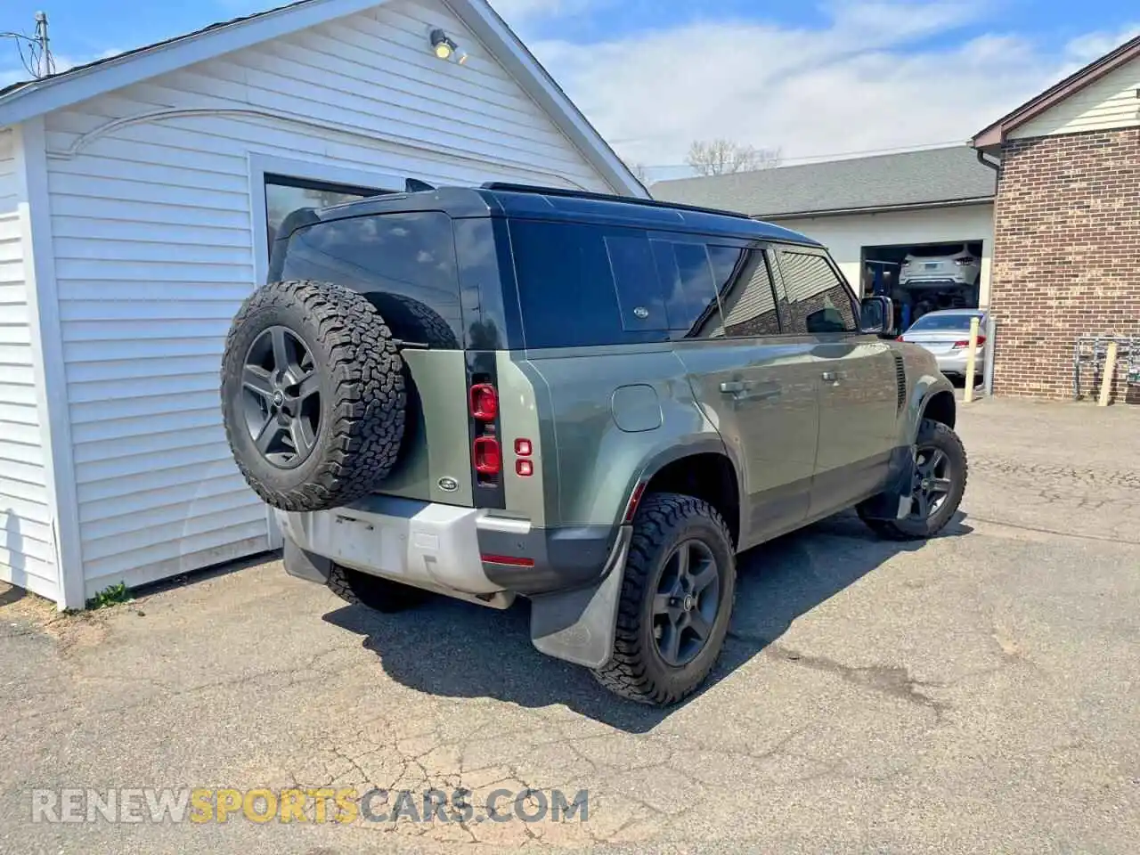 3 Photograph of a damaged car SALEJ7RXXM2052024 LAND ROVER DEFENDER 2021