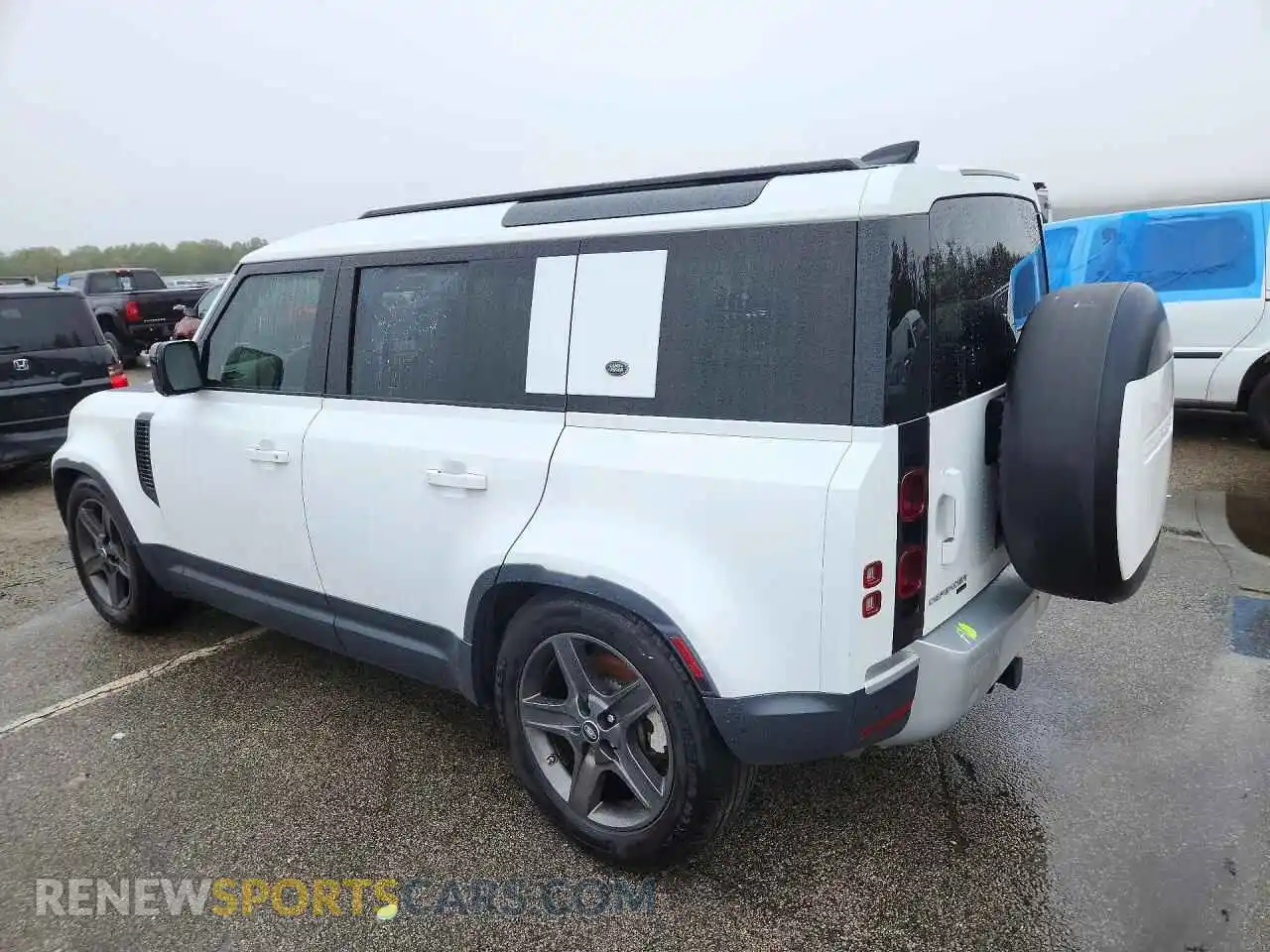 2 Photograph of a damaged car SALEPERU2M2042550 LAND ROVER DEFENDER 2021