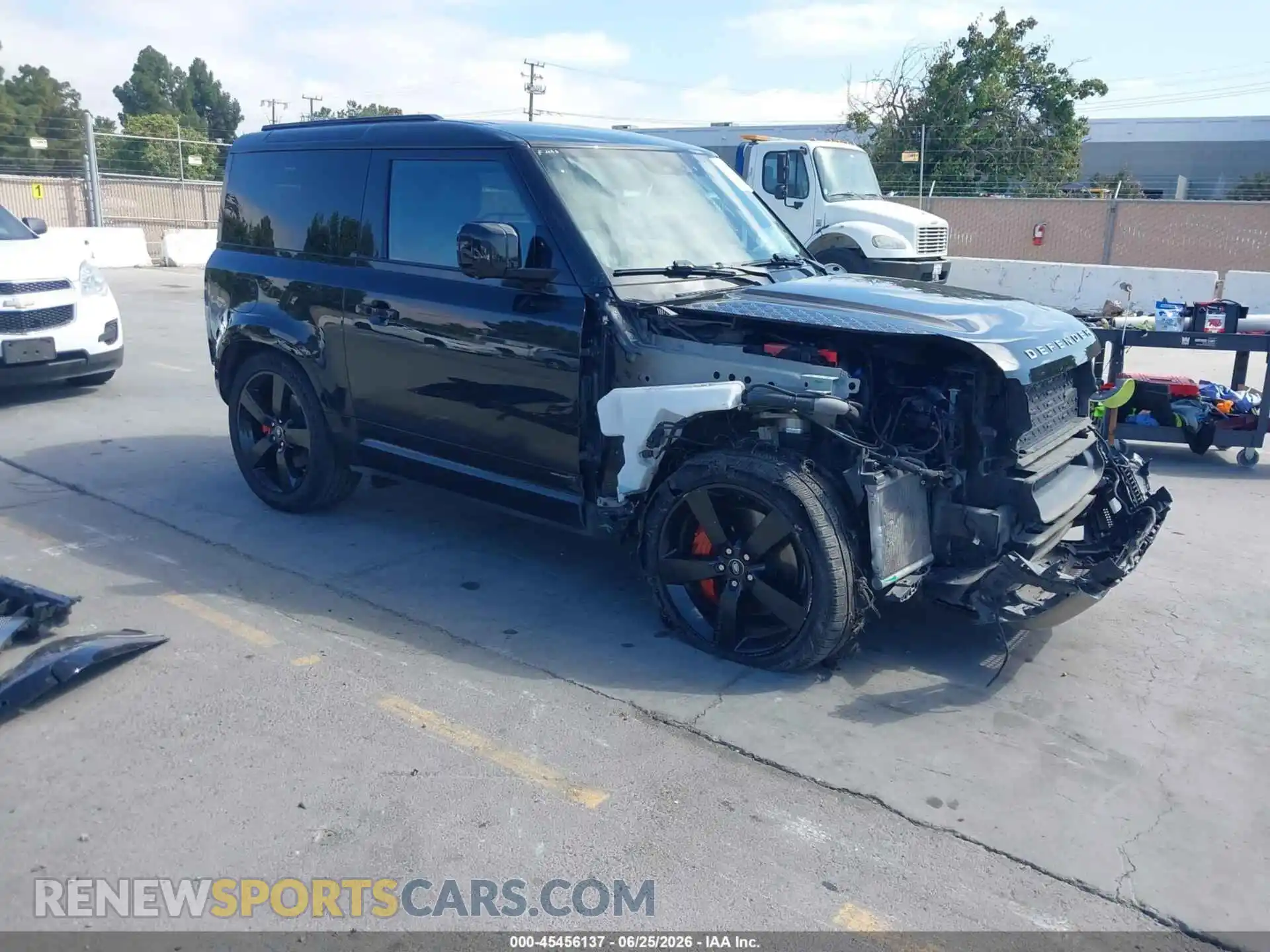 1 Фотография поврежденного автомобиля SALEX6RU8M2052876 LAND ROVER DEFENDER 2021
