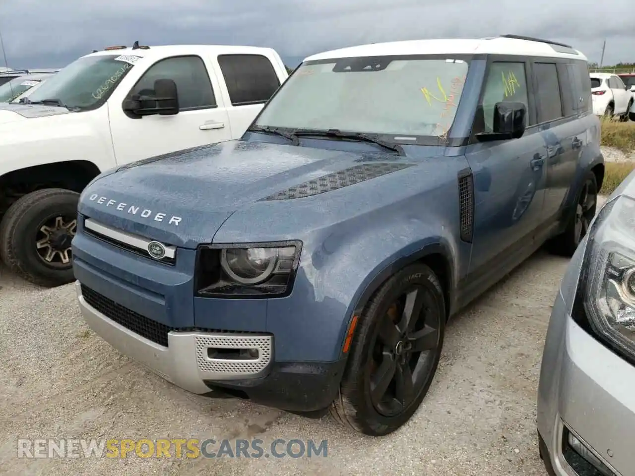 2 Photograph of a damaged car SALEPERU6N2073835 LAND ROVER DEFENDER 2022