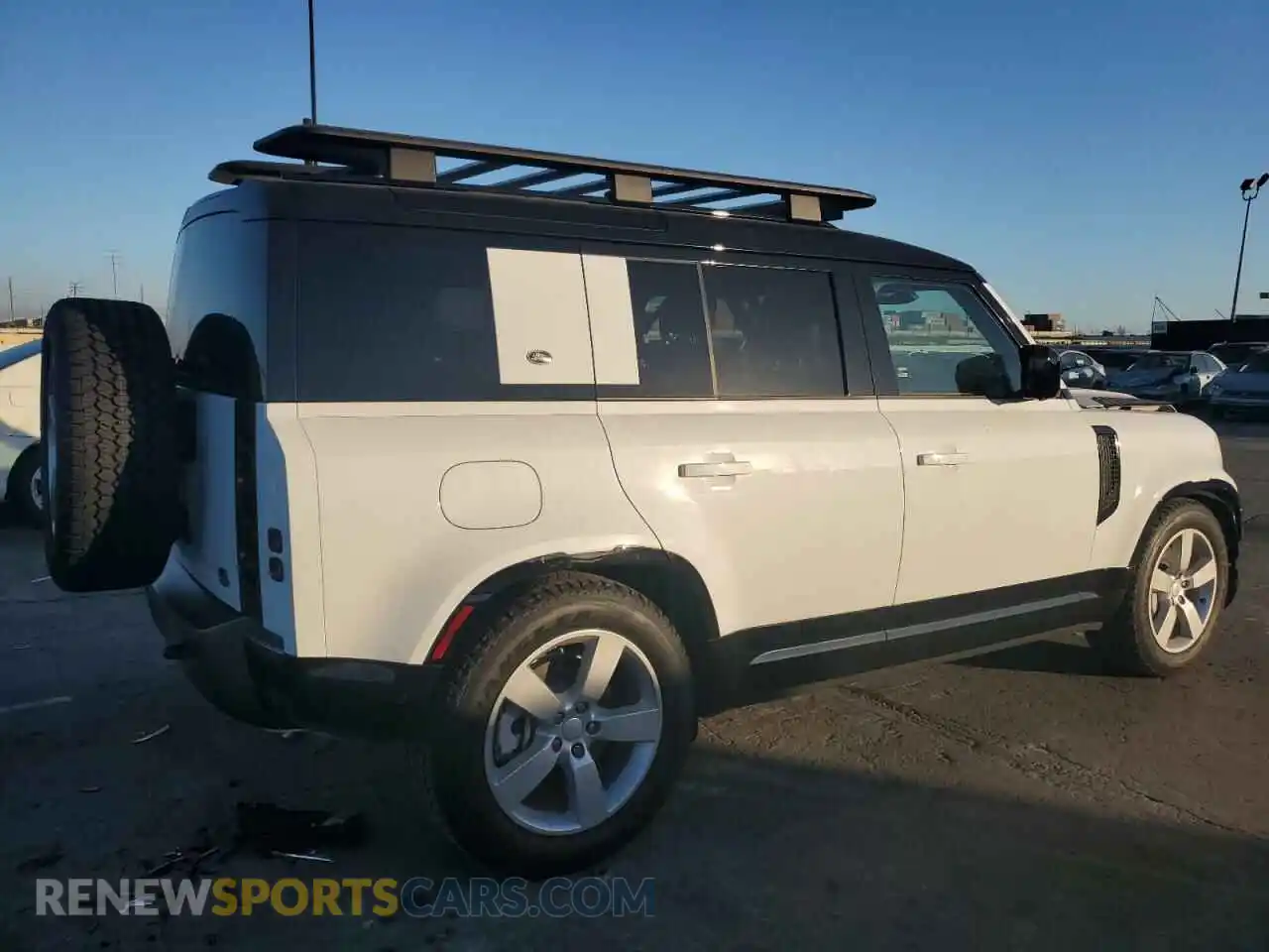 3 fotografías del automóvil dañado SALE27EU2P2174308 LAND ROVER DEFENDER 2023