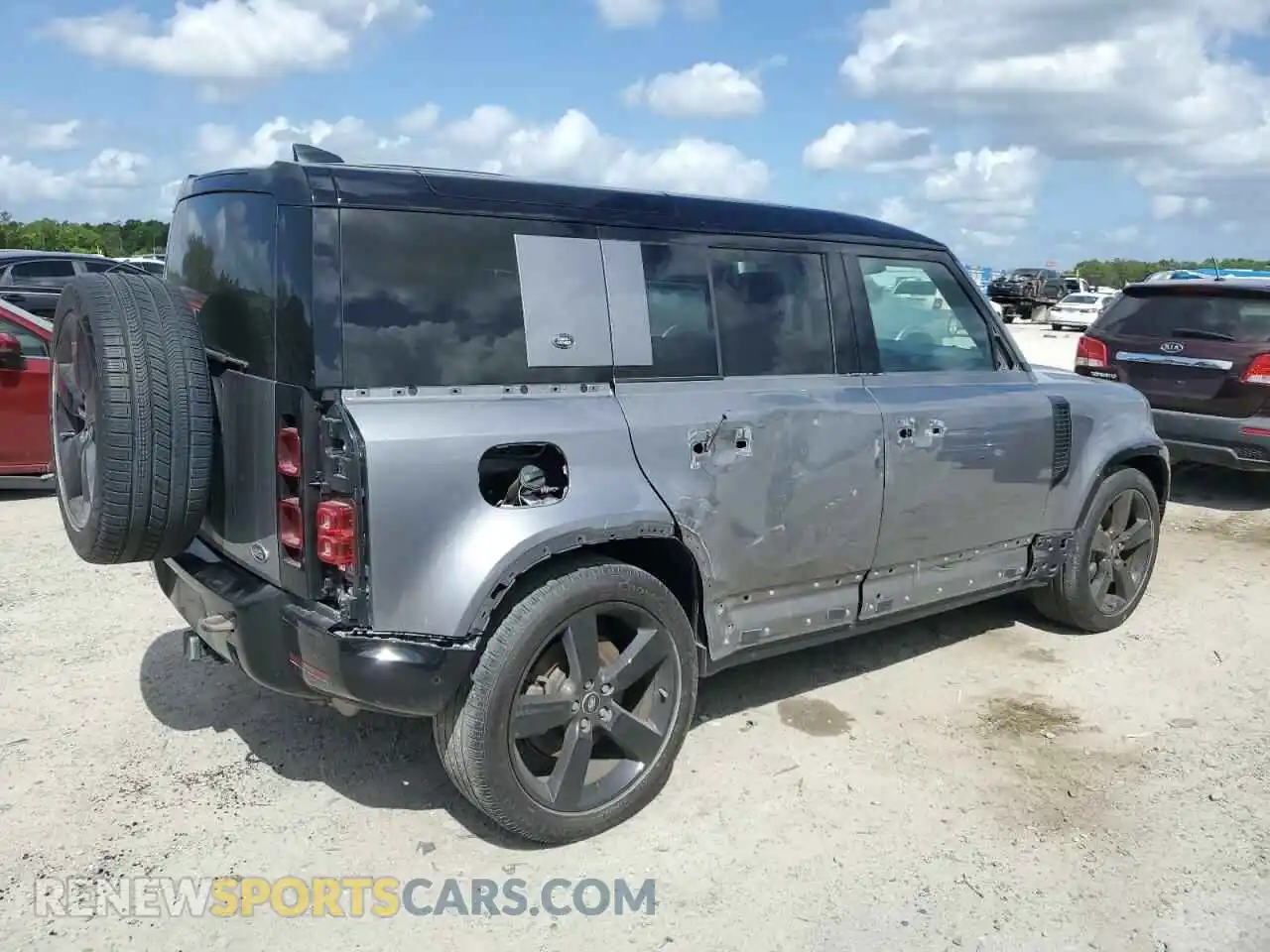 3 Photograph of a damaged car SALE27EU7P2187183 LAND ROVER DEFENDER 2023