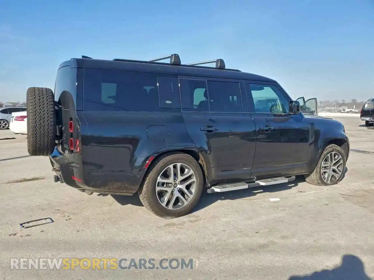 3 Photograph of a damaged car SALE2FEU3P2201882 LAND ROVER DEFENDER 2023