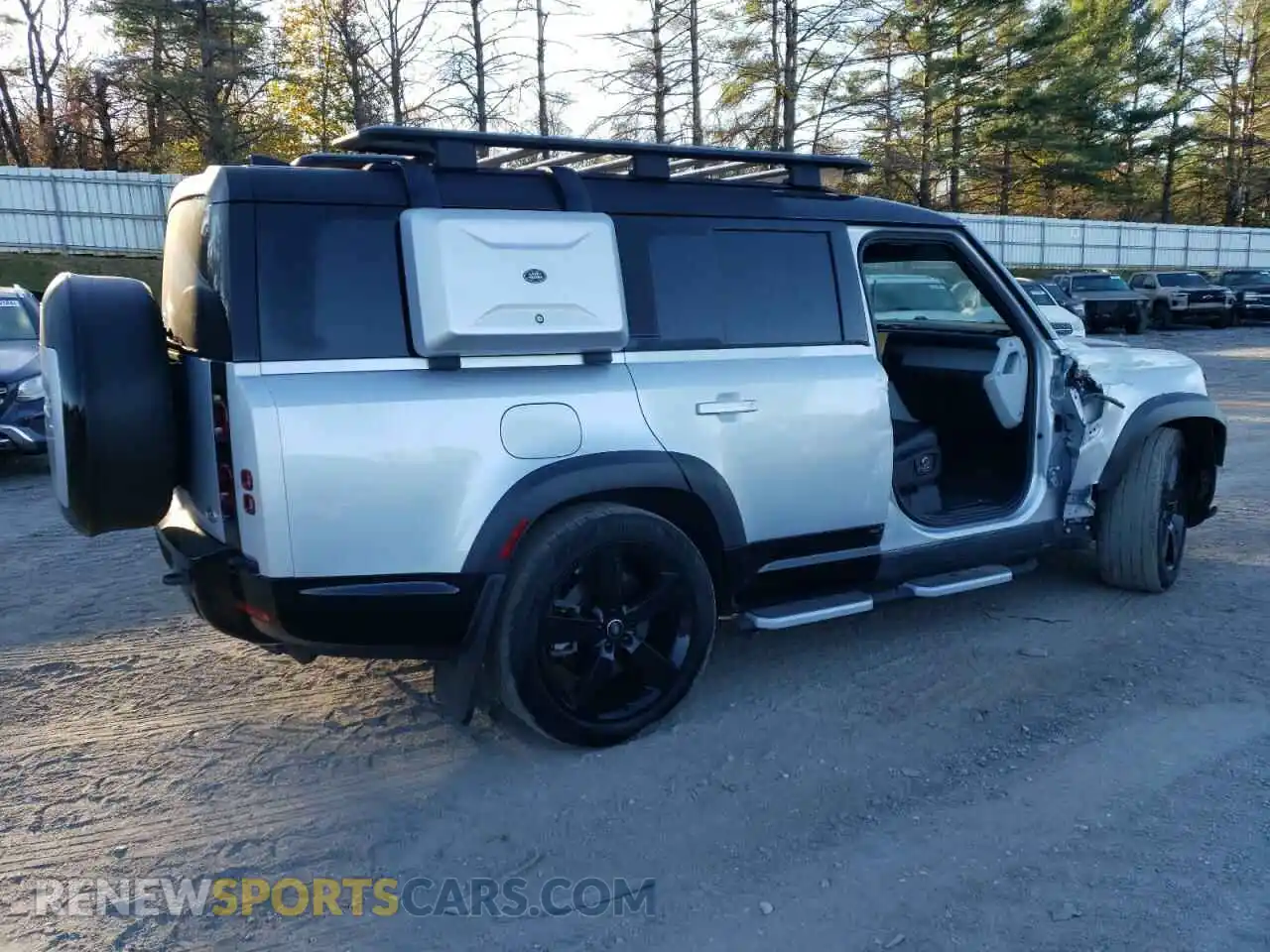 3 Photograph of a damaged car SALE2FEUXP2187298 LAND ROVER DEFENDER 2023