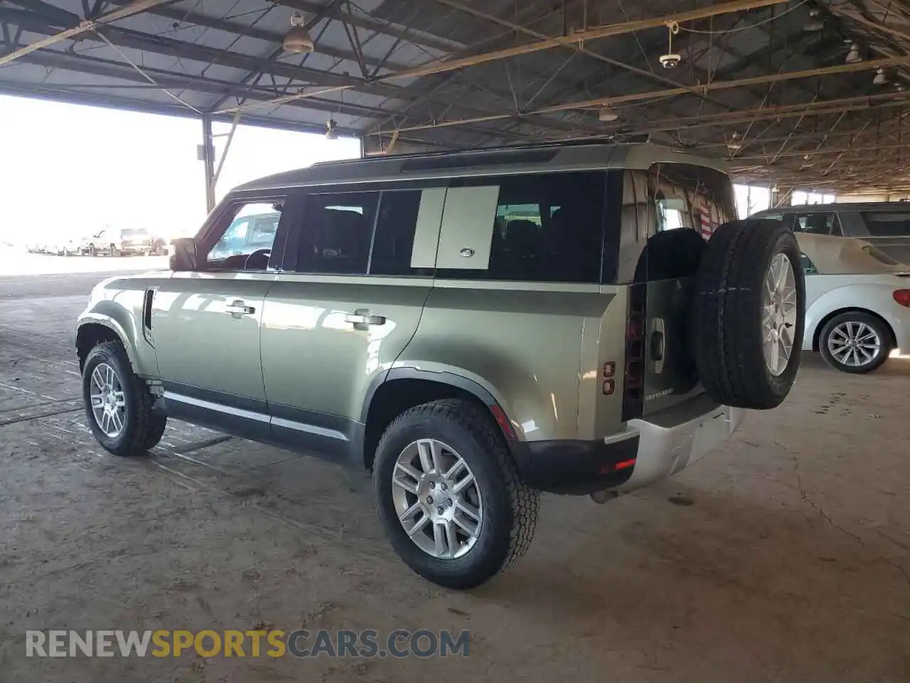 2 fotografías del automóvil dañado SALEJ7EX5P2241657 LAND ROVER DEFENDER 2023