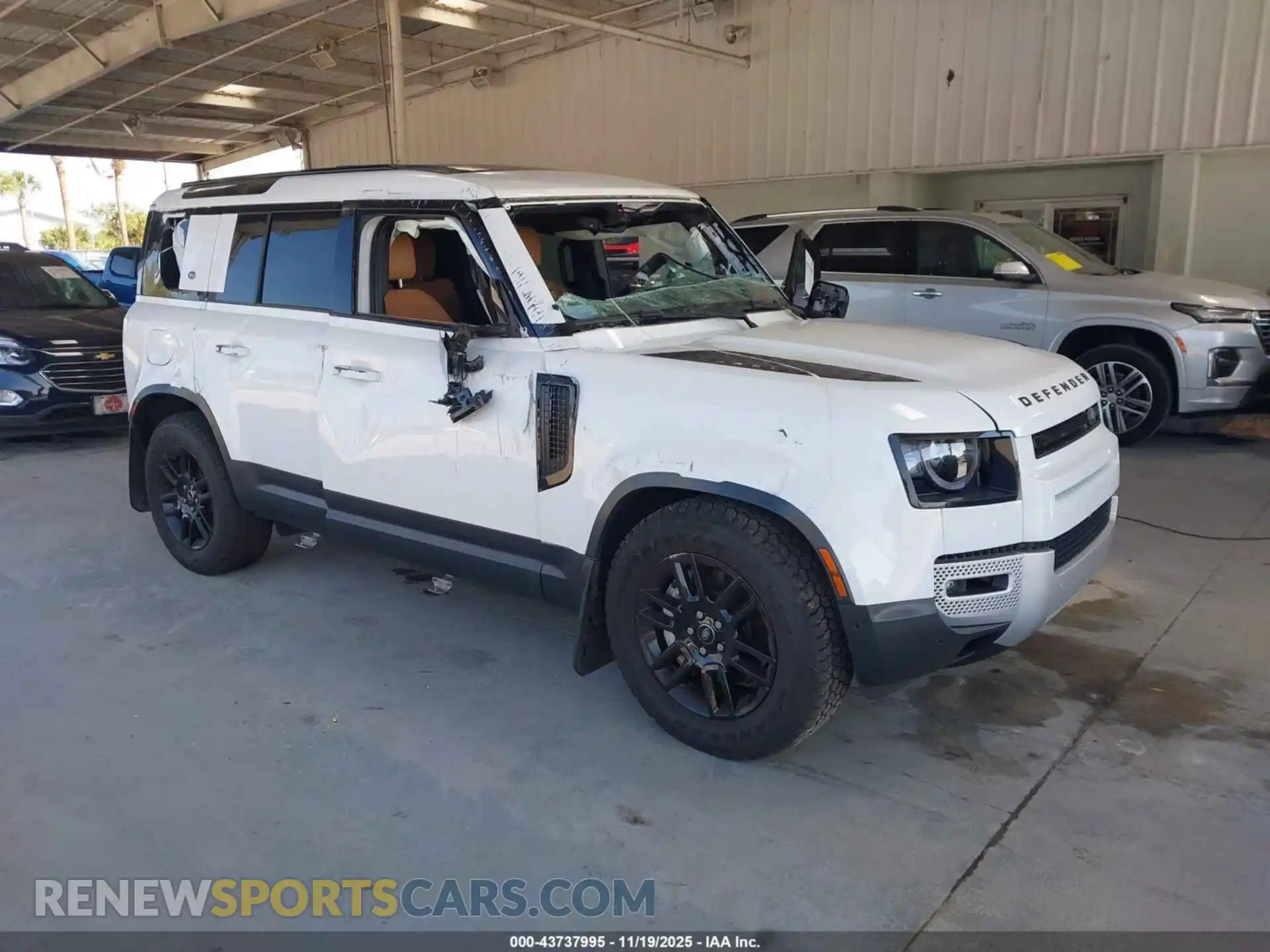 1 Photograph of a damaged car SALEPEEU6P2185706 LAND ROVER DEFENDER 2023