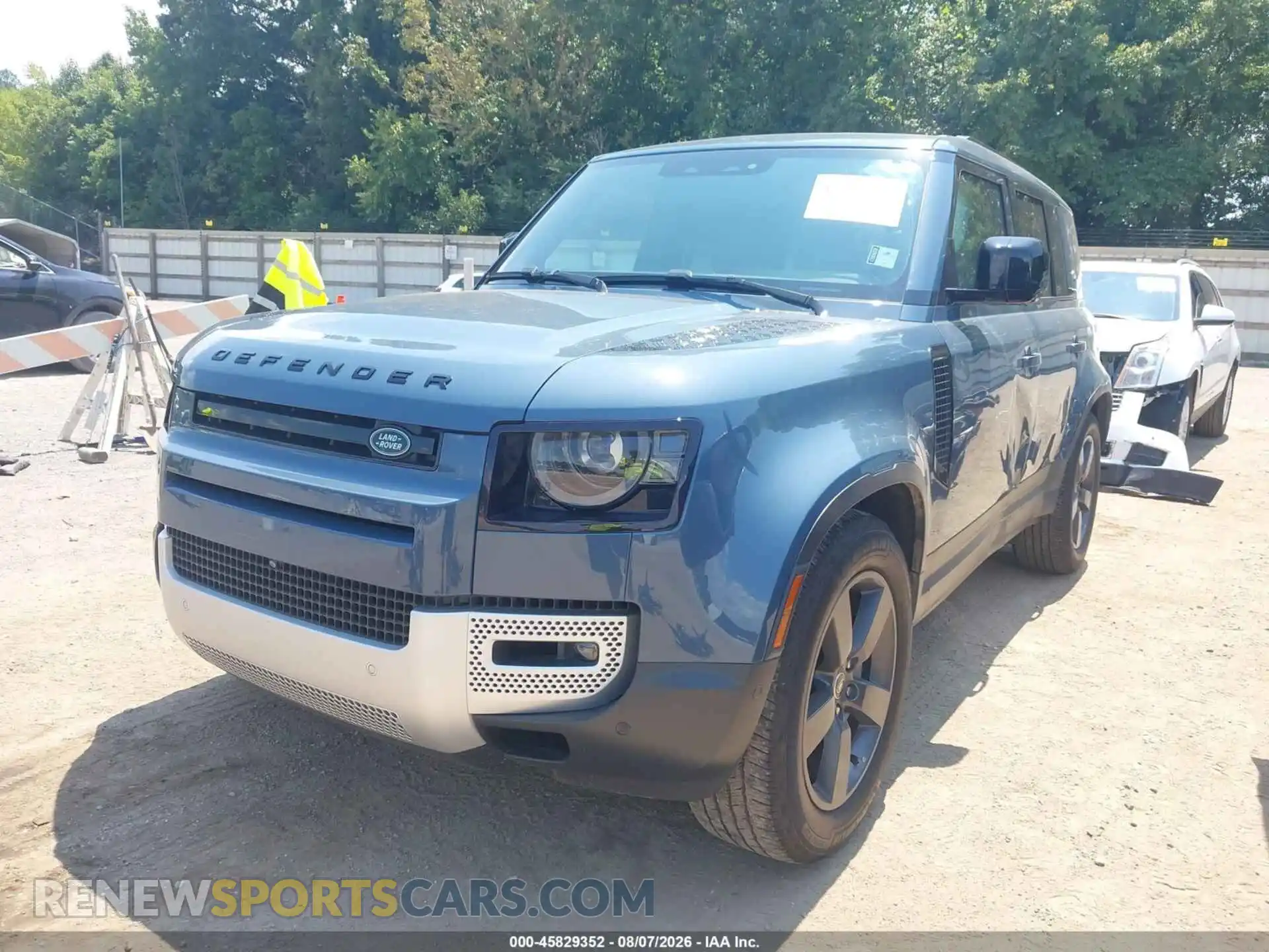 2 Photograph of a damaged car SALEPEEU6P2191781 LAND ROVER DEFENDER 2023