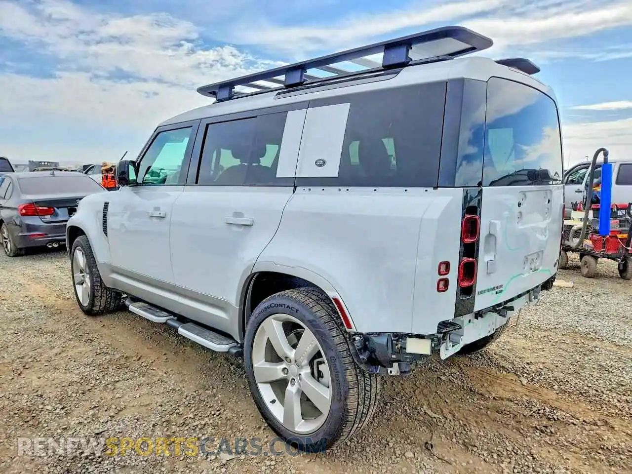 2 Фотография поврежденного автомобиля SALEPEEU8P2151069 LAND ROVER DEFENDER 2023