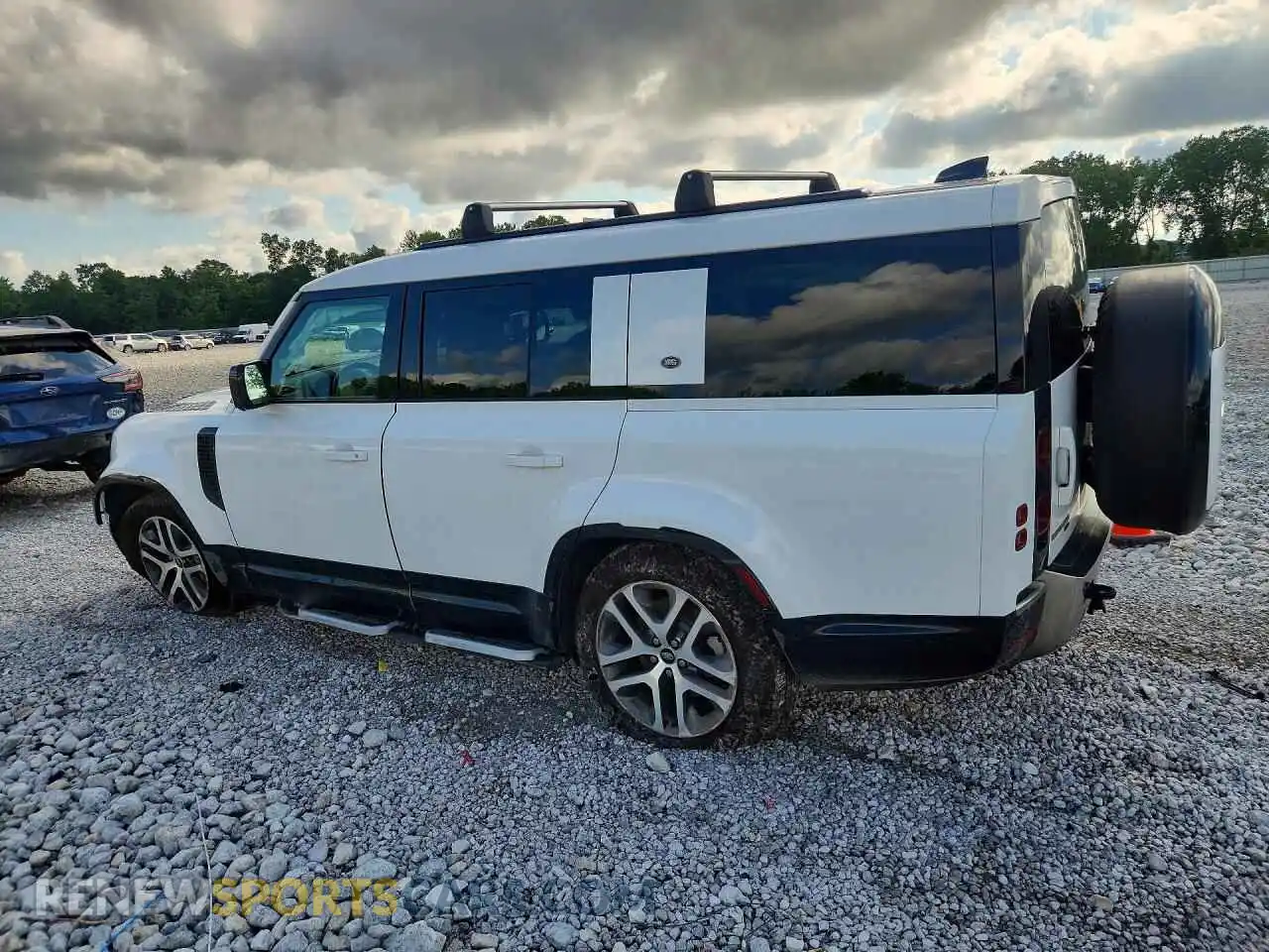 2 Photograph of a damaged car SALEPFEU2P2180167 LAND ROVER DEFENDER 2023