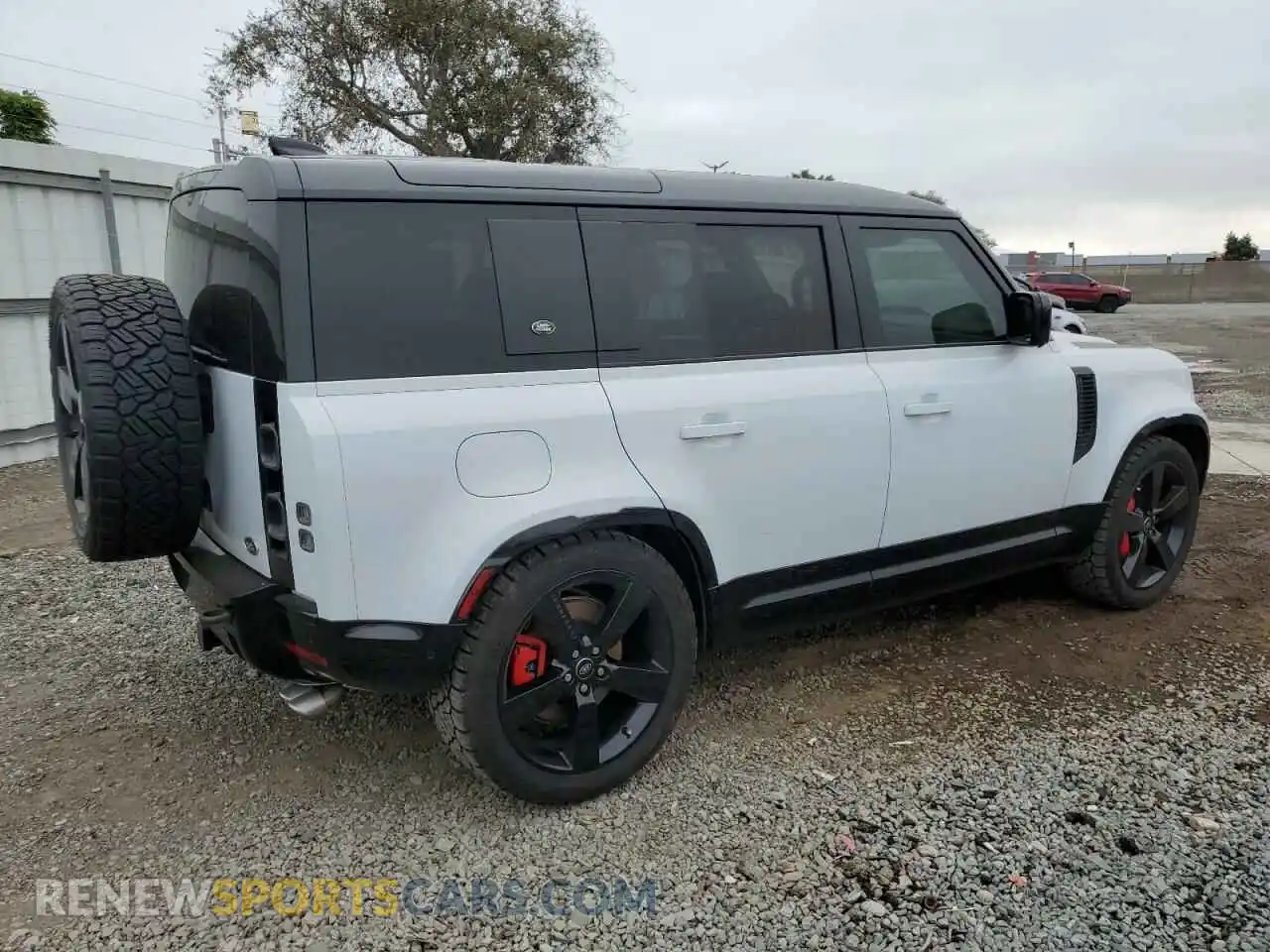 3 Photograph of a damaged car SALEWEEE2P2216381 LAND ROVER DEFENDER 2023