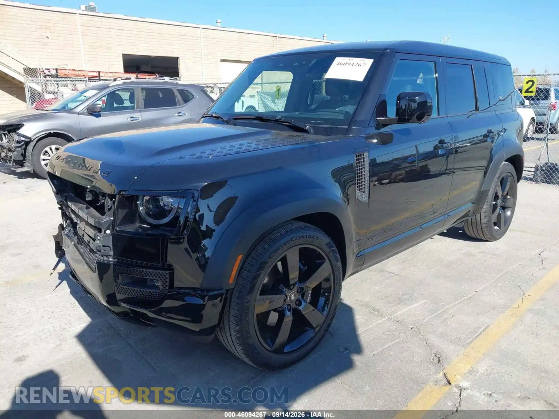 2 fotografías del automóvil dañado SALEWEEE4P2240102 LAND ROVER DEFENDER 2023