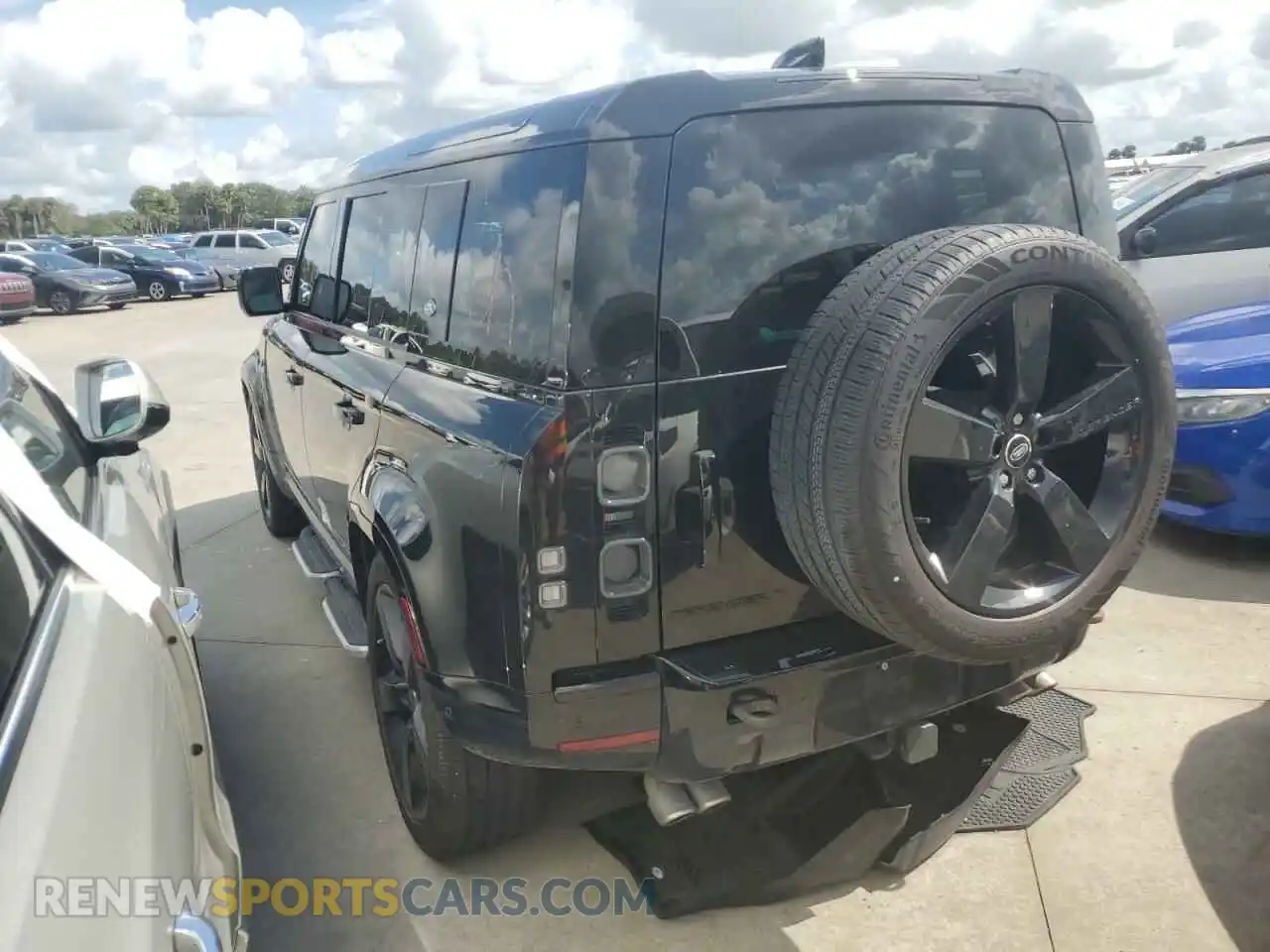 2 Photograph of a damaged car SALEWEEE5P2216679 LAND ROVER DEFENDER 2023