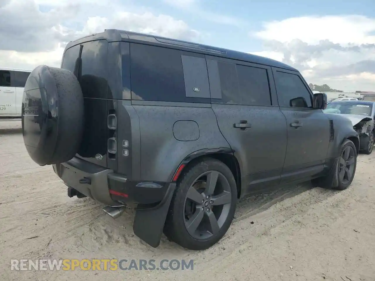 3 Photograph of a damaged car SALEWEEE9P2108825 LAND ROVER DEFENDER 2023