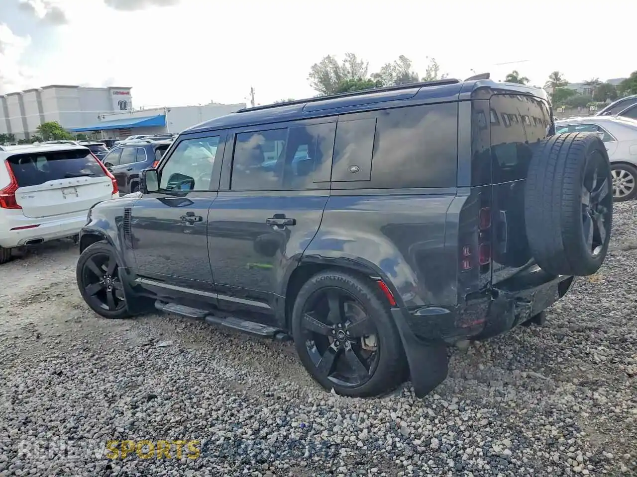 2 Фотография поврежденного автомобиля SALE27EU4R2269441 LAND ROVER DEFENDER 2024