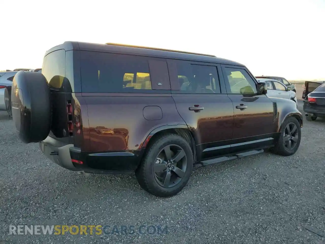 3 Photograph of a damaged car SALE2FEUXR2310567 LAND ROVER DEFENDER 2024