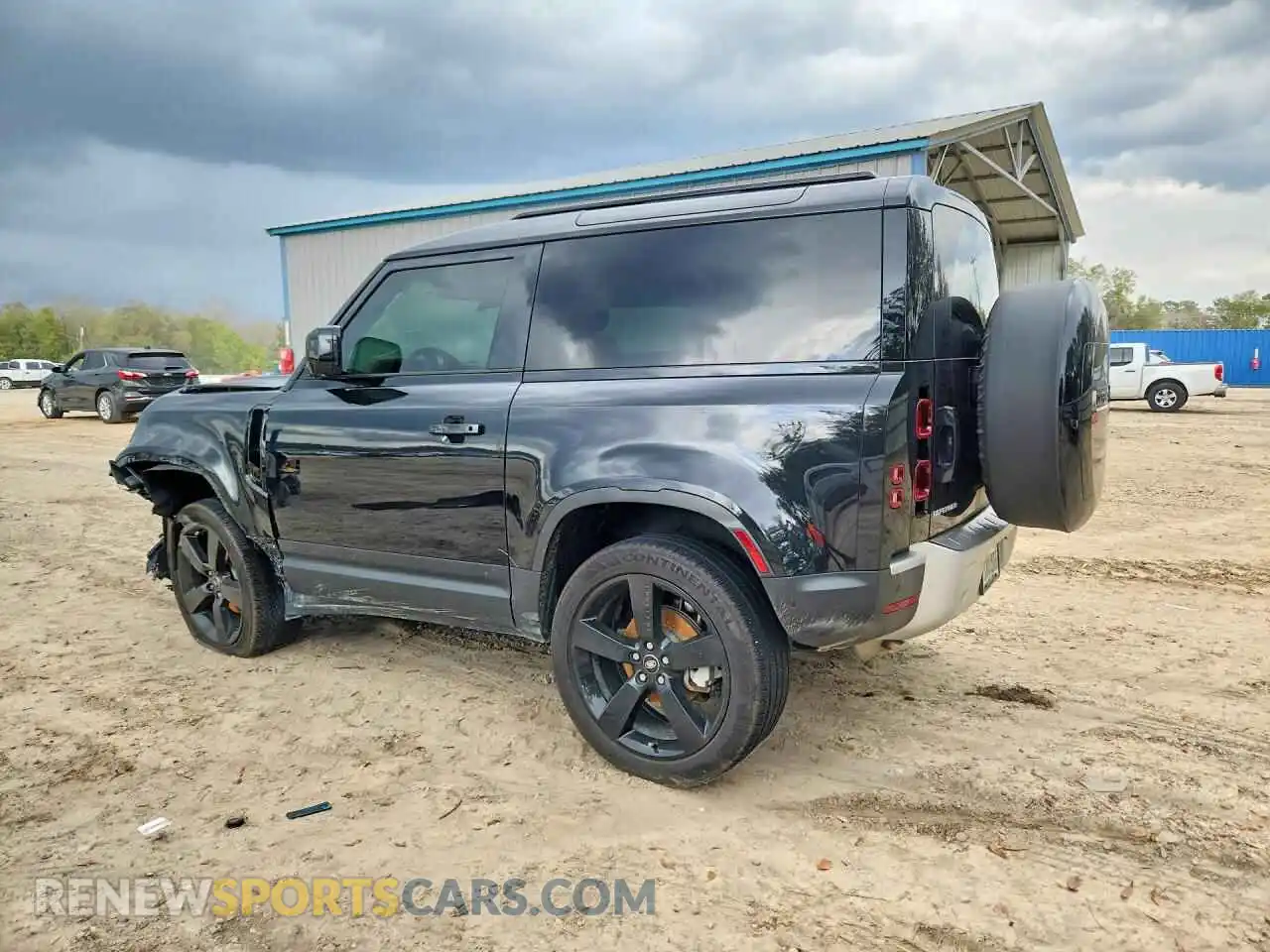 2 fotografías del automóvil dañado SALEJ6EX2R2334049 LAND ROVER DEFENDER 2024