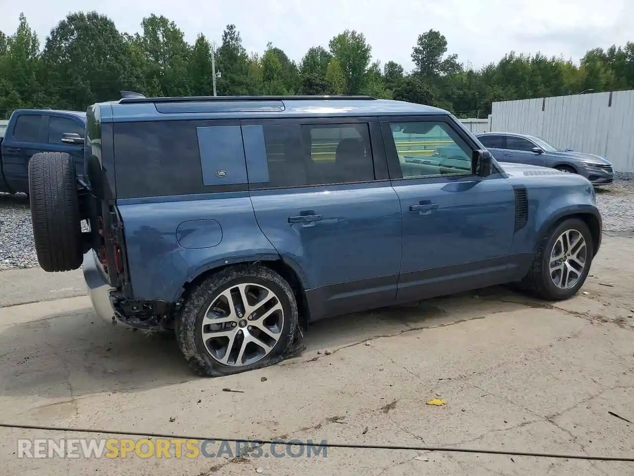 3 Фотография поврежденного автомобиля SALEJ7EU6R2258024 LAND ROVER DEFENDER 2024