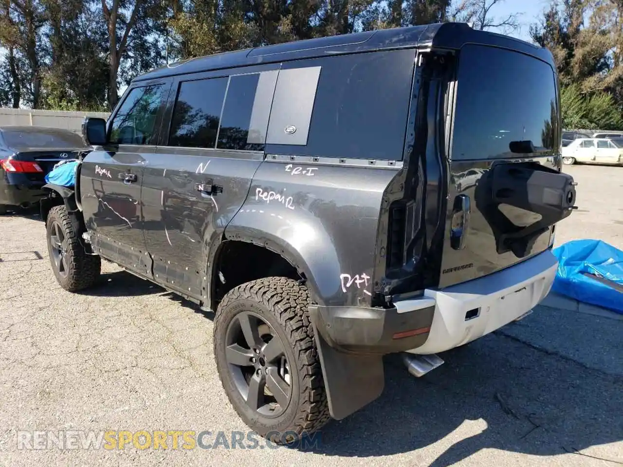 2 Фотография поврежденного автомобиля SALEPEFE2R2272173 LAND ROVER DEFENDER 2024