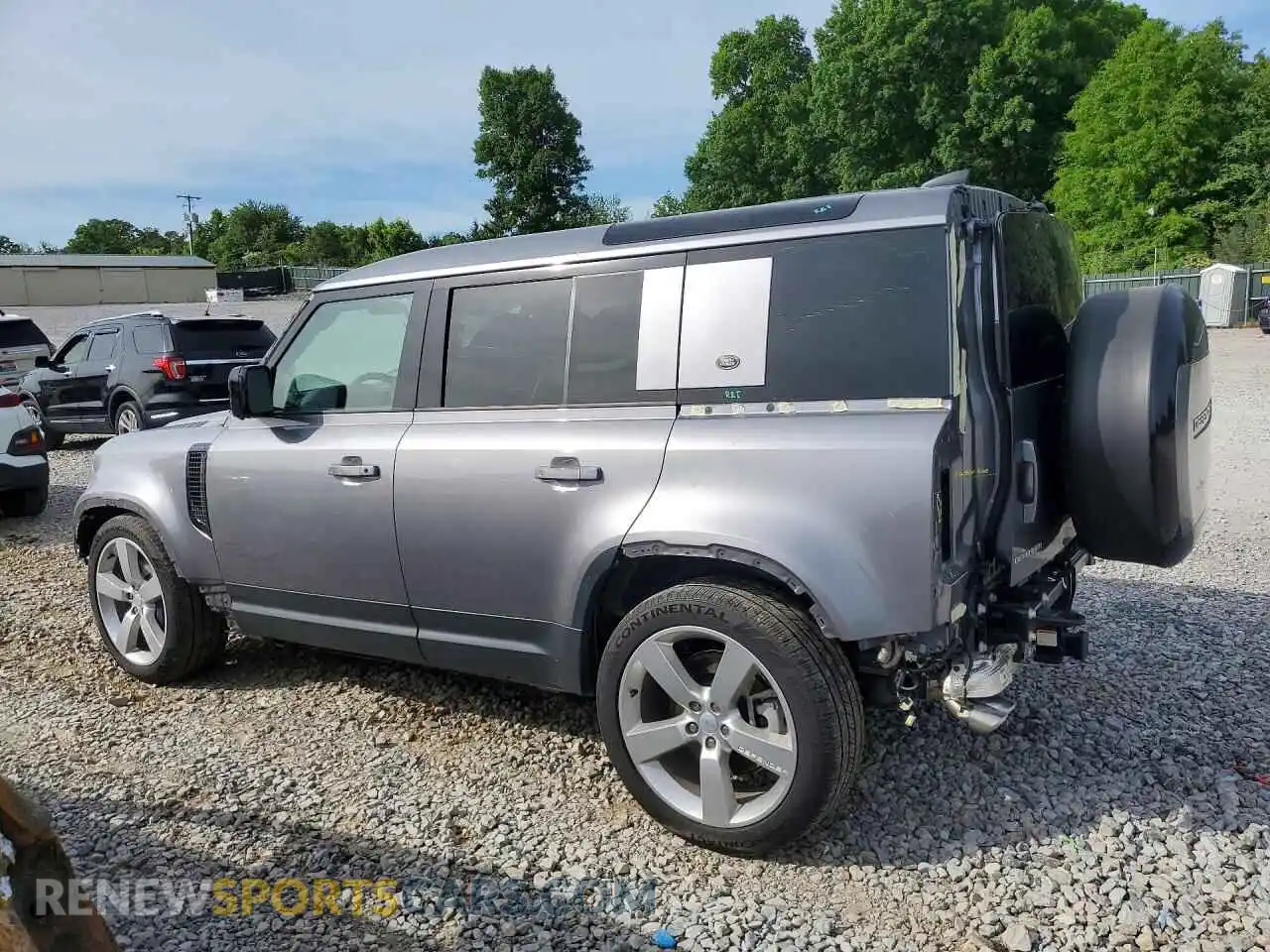 2 Photograph of a damaged car SALEPEFE2R2308332 LAND ROVER DEFENDER 2024