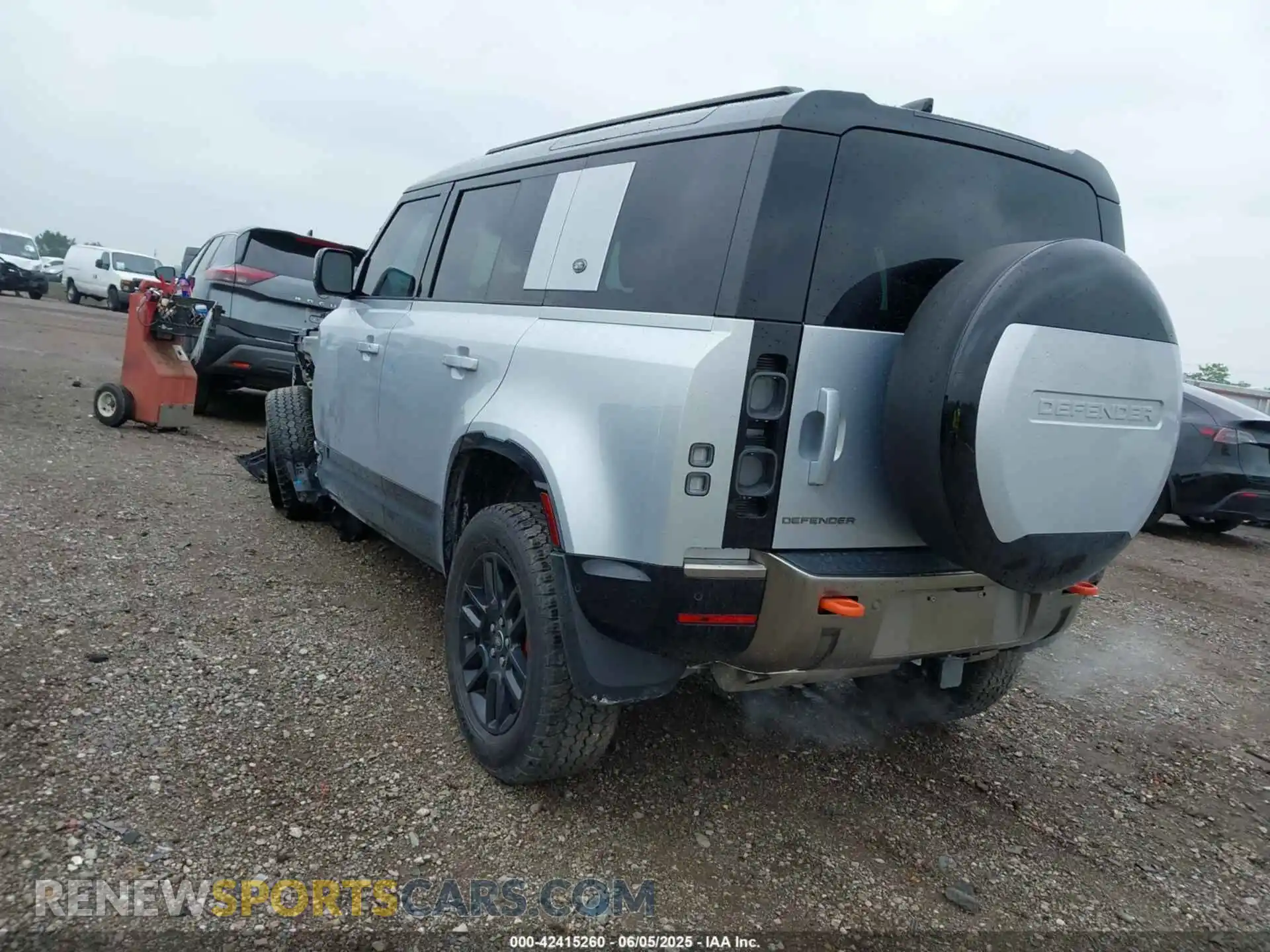 3 Photograph of a damaged car SALEX7EU3R2271831 LAND ROVER DEFENDER 2024