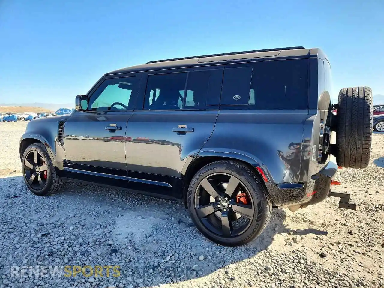 2 fotografías del automóvil dañado SALEX7EU8R2293968 LAND ROVER DEFENDER 2024