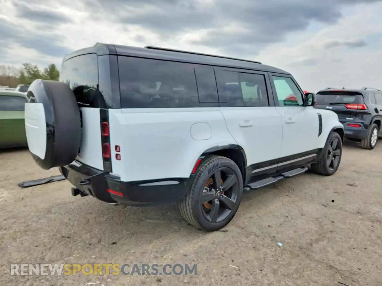 3 Photograph of a damaged car SALE2FEUXS2446929 LAND ROVER DEFENDER 2025