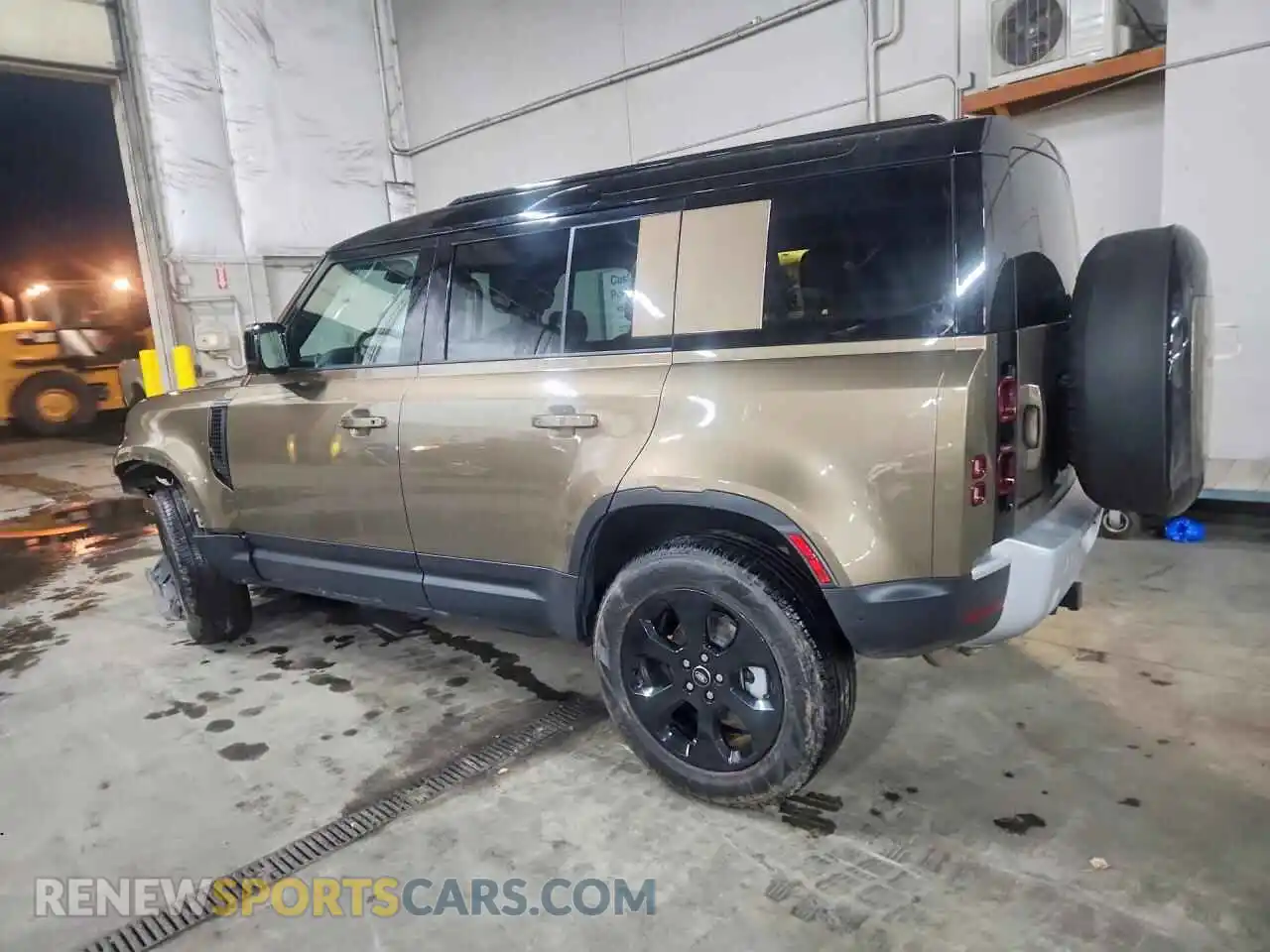 2 Фотография поврежденного автомобиля SALEJ7EX1S2399101 LAND ROVER DEFENDER 2025
