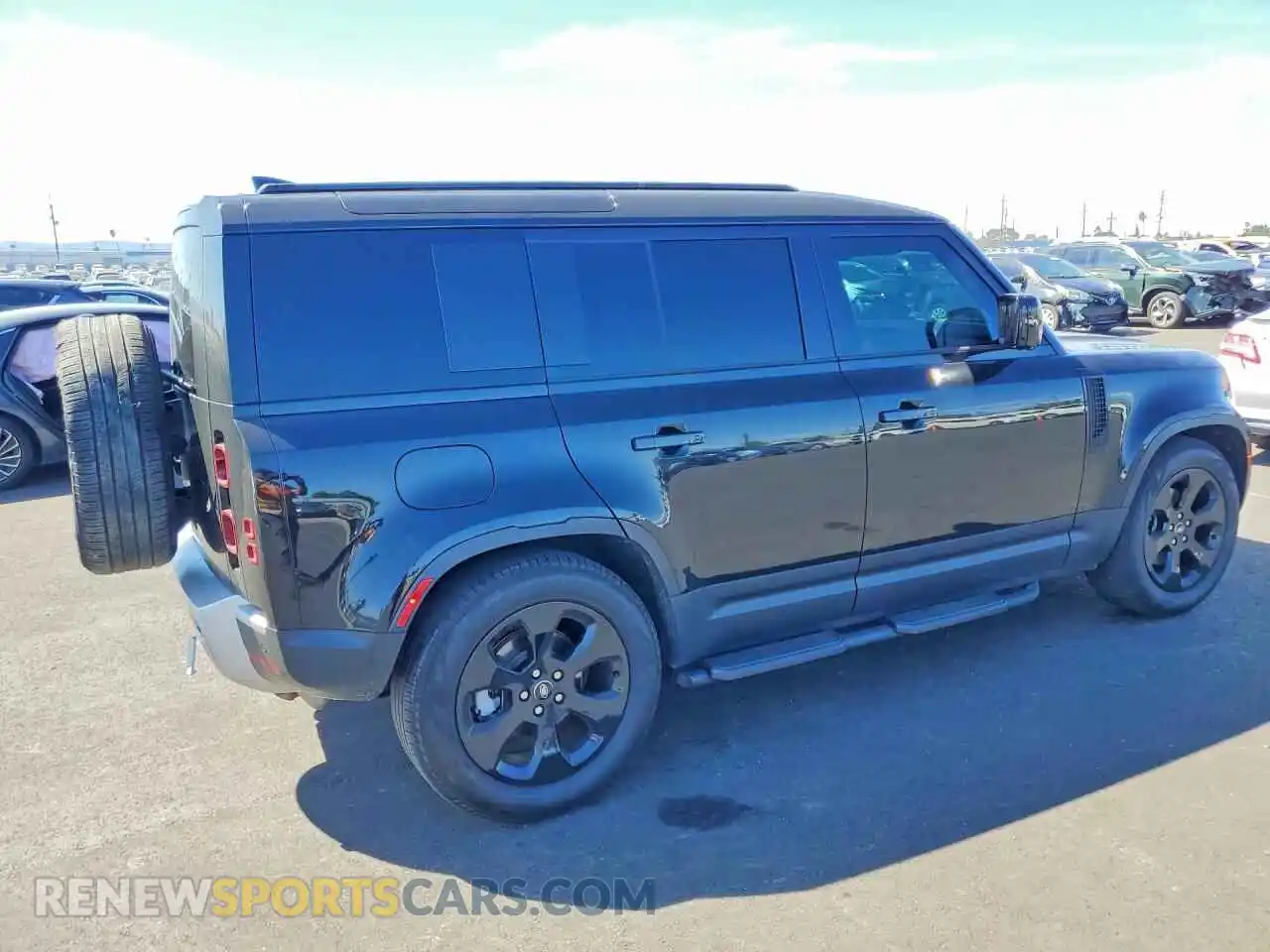 3 Фотография поврежденного автомобиля SALEJ7EX3S2358808 LAND ROVER DEFENDER 2025