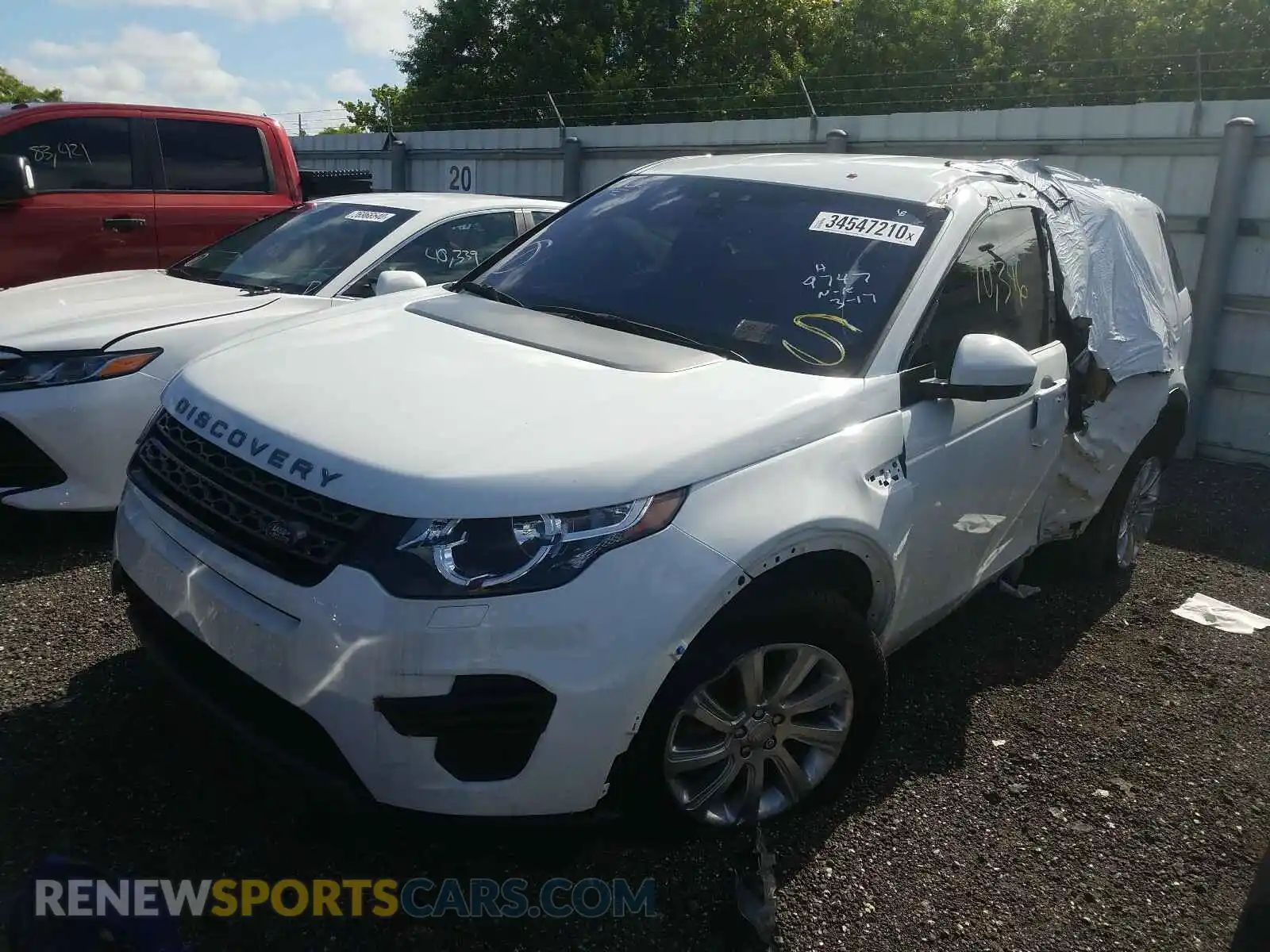 2 Photograph of a damaged car SALCP2FX2KH809747 LAND ROVER DISCOVERY 2019