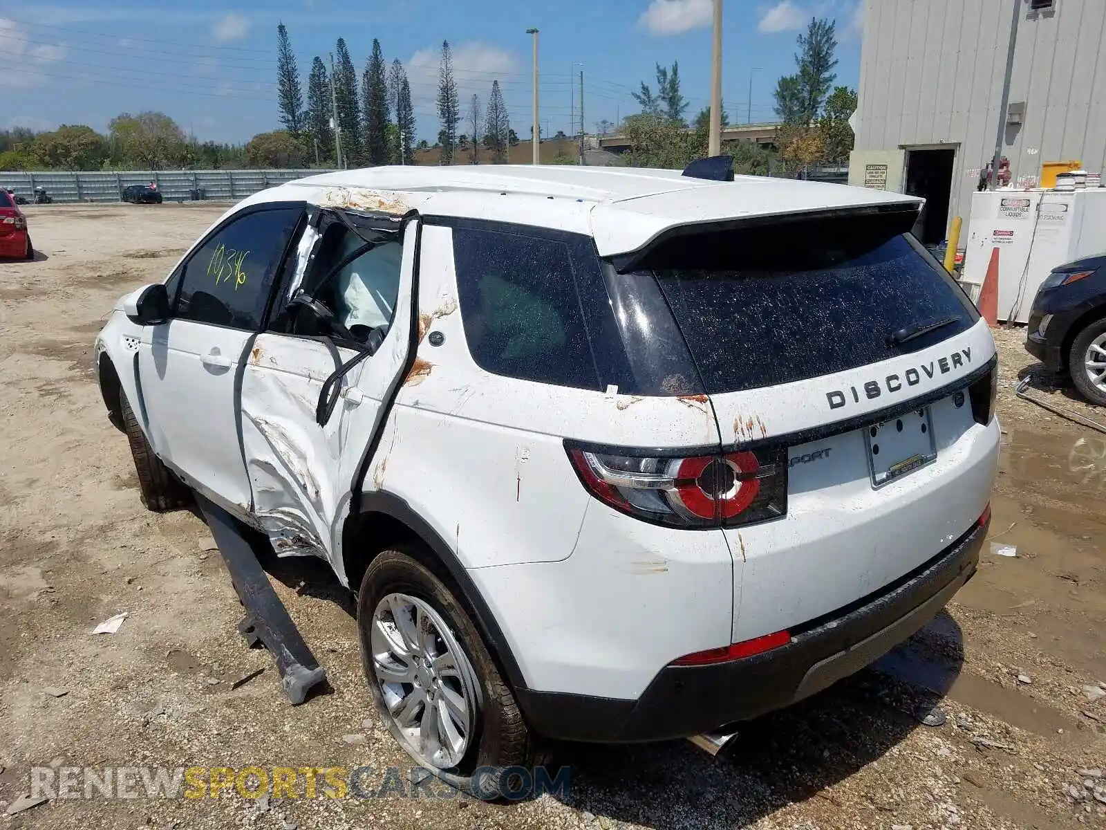 3 Photograph of a damaged car SALCP2FX2KH809747 LAND ROVER DISCOVERY 2019