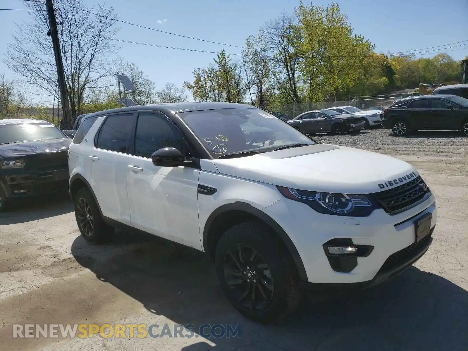 1 Photograph of a damaged car SALCP2FX6KH783427 LAND ROVER DISCOVERY 2019