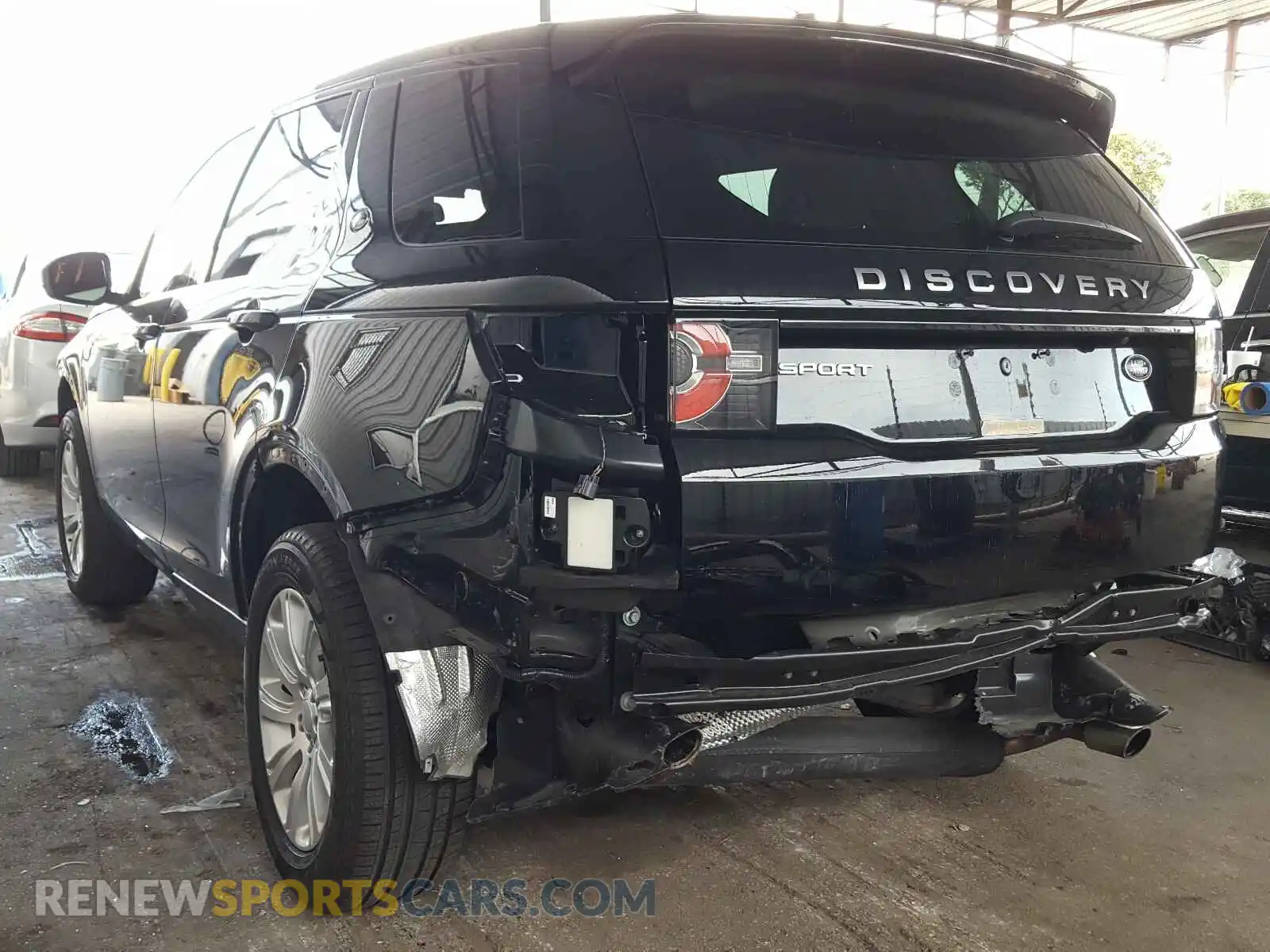 3 Photograph of a damaged car SALCP2FX6KH787560 LAND ROVER DISCOVERY 2019