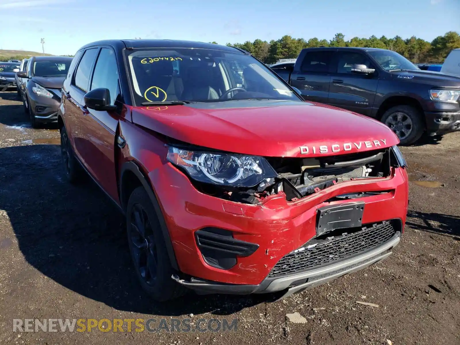 1 Photograph of a damaged car SALCP2FX6KH821819 LAND ROVER DISCOVERY 2019