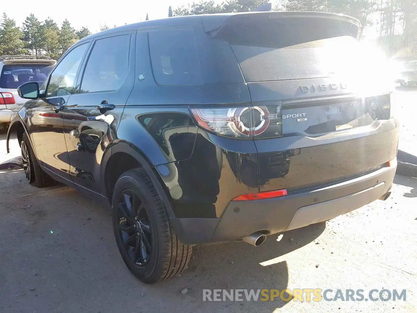 3 Photograph of a damaged car SALCR2FX7KH807762 LAND ROVER DISCOVERY 2019